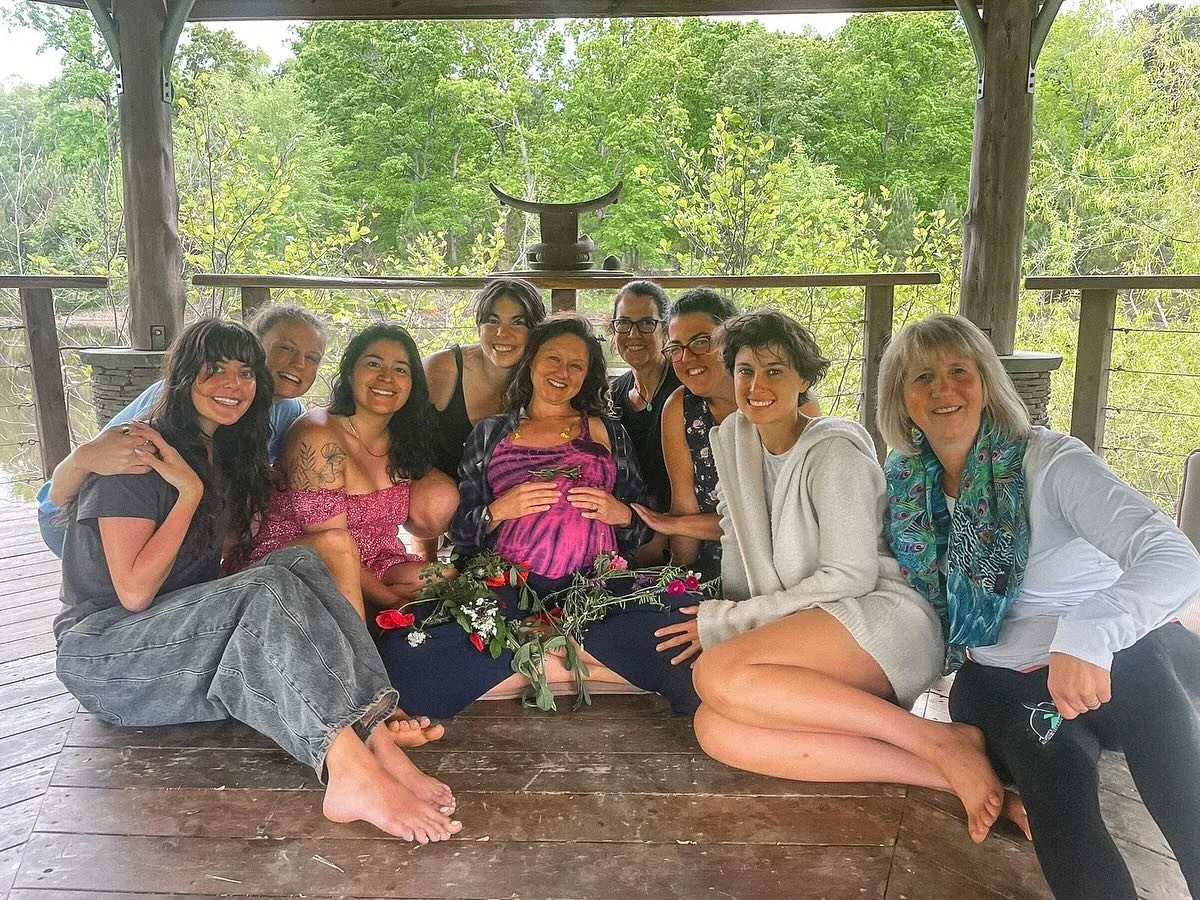 ✨✨Feeling filled to the brim with beauty and connection from our weekend Earth Body Spirit Course in North Carolina✨✨ it was an incredible gift to gather to learn about the Elements in our bodies and the world around us🦋🦋 

Kealy Rudersdorf from @k
