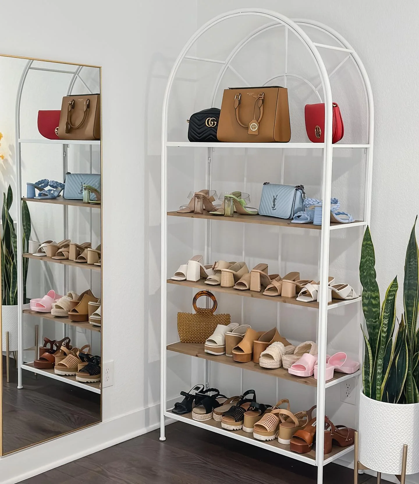 being an adult means you can display your shoes on a bookshelf like your home is a cute boutique 💅🏼