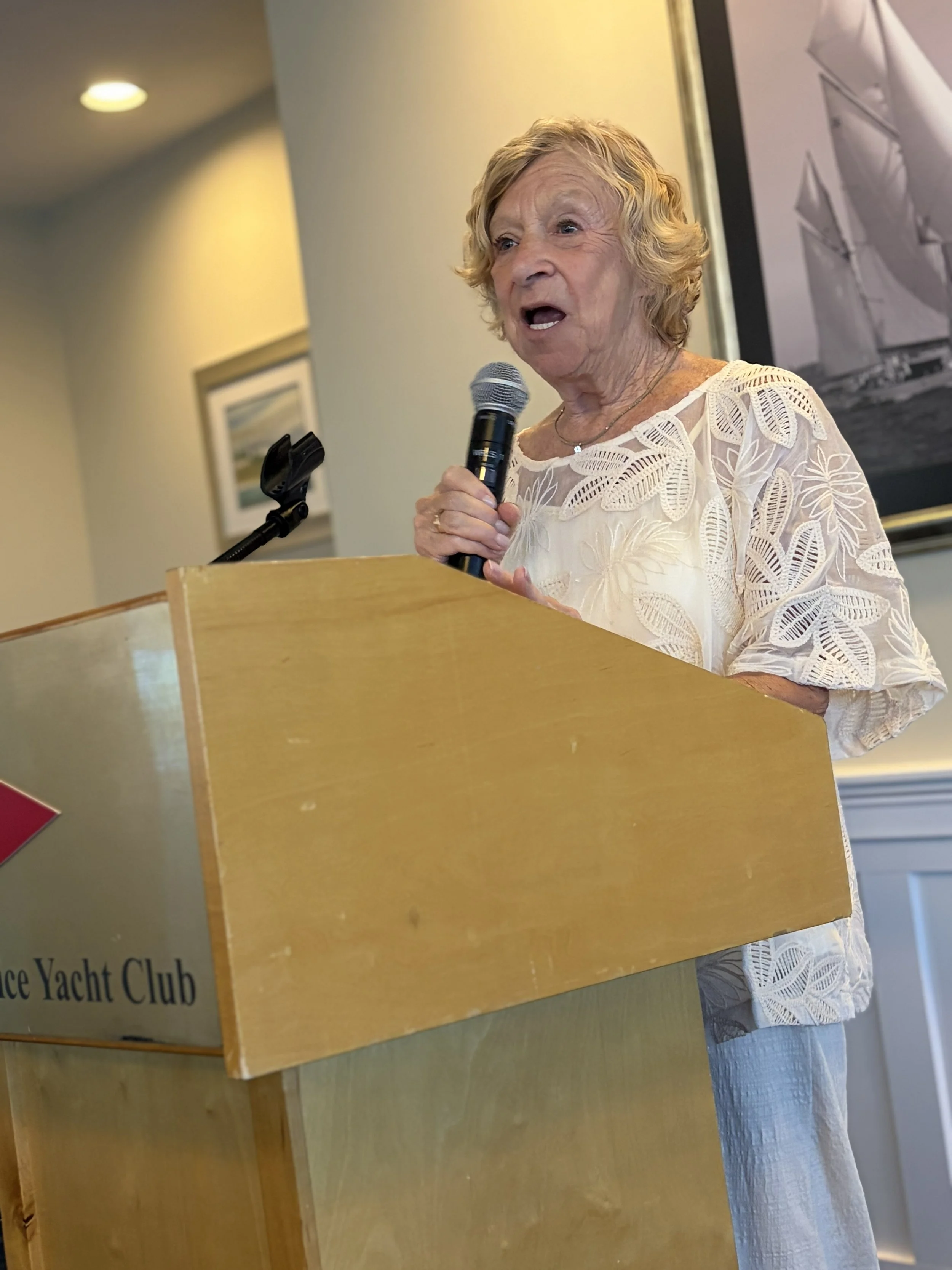 Peg thanking the volunteers.jpeg