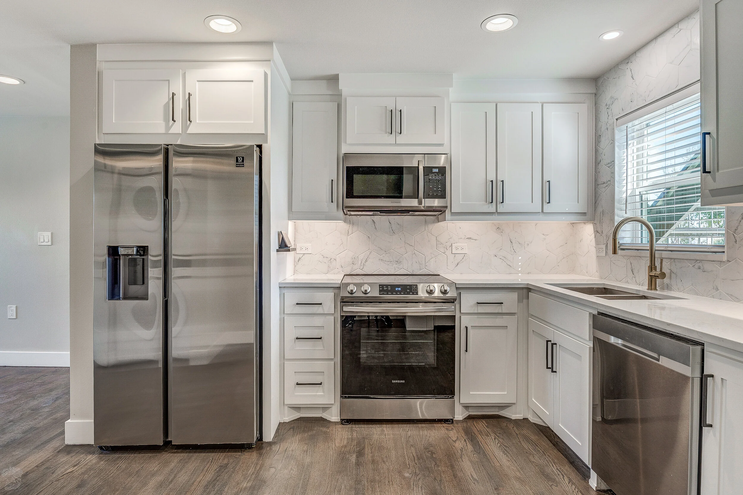 newly renovated apartments in the acclaimed Lakewood neighborhood! 2 ...
