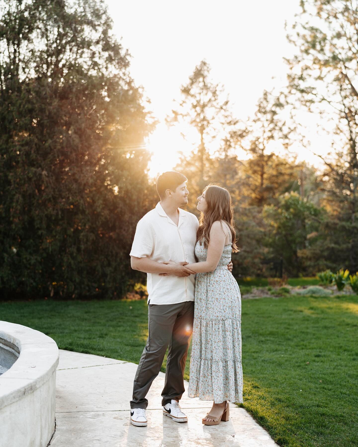 Tonight finally felt like summer and I&rsquo;m so so so excited for it! Erica and Stephen were an absolute dream and I had so much fun during their session - be prepared for my upcoming oversharing 🙃