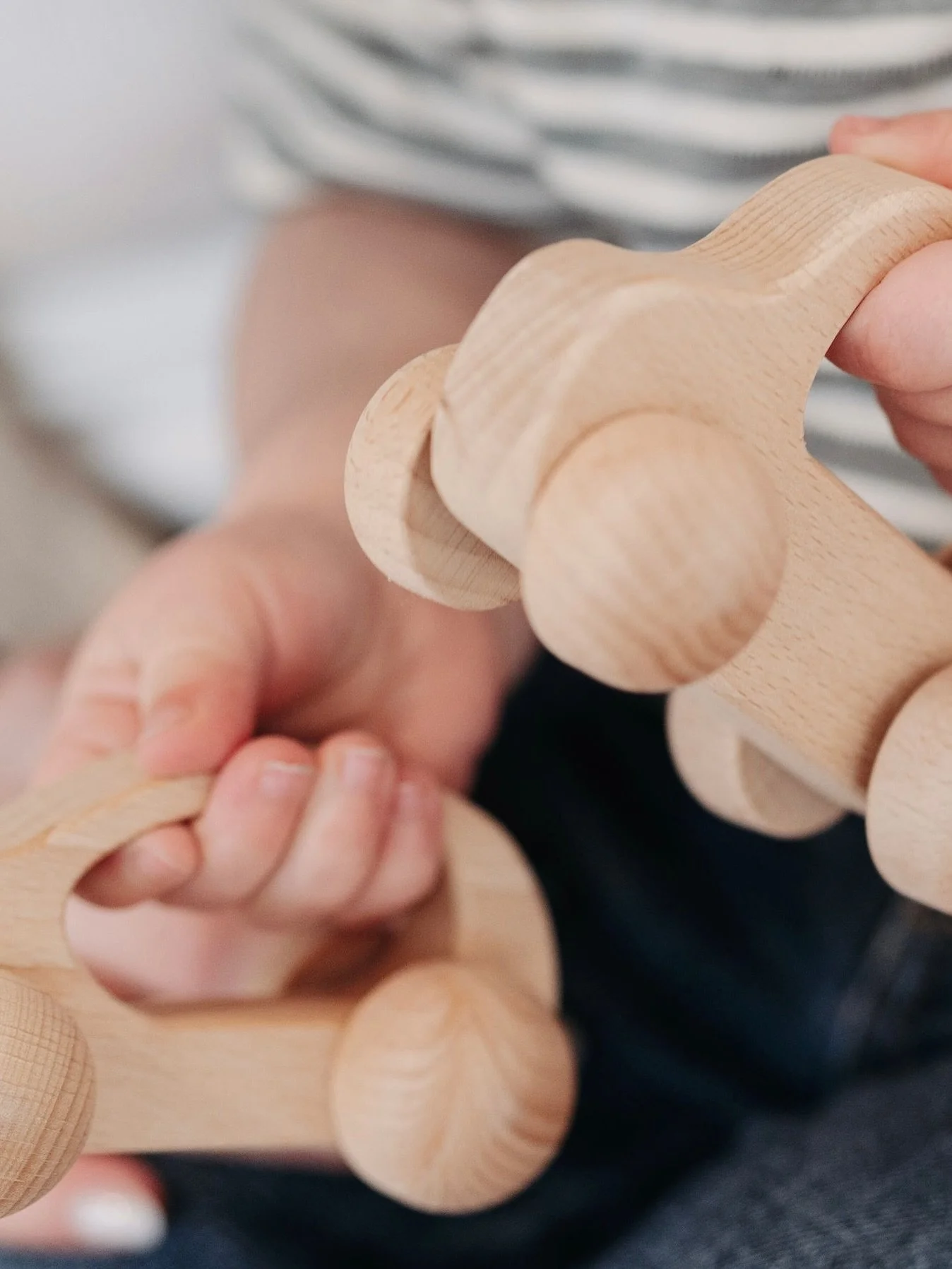 A little glimpse into what a studio mini session looks like with me! This year I&rsquo;ll be at two different studios, both with a floral installation! I still have times available for April 12 &amp; 18 - reserve your session using the link in my bio