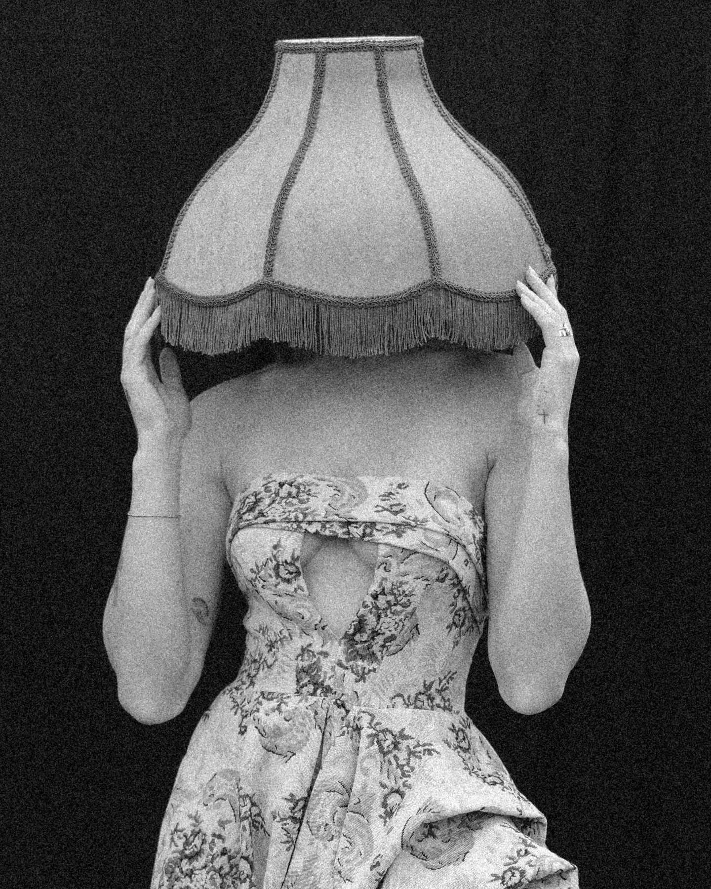 Still obsessed with this tapestry gown from @midwestgowns! Photographers, if you&rsquo;re in need of gown for a styled shoot put my name in the rental form and you&rsquo;ll get 15% off your gown rental!

Dress: Vivienne Gown
Model: @pearla.austreng