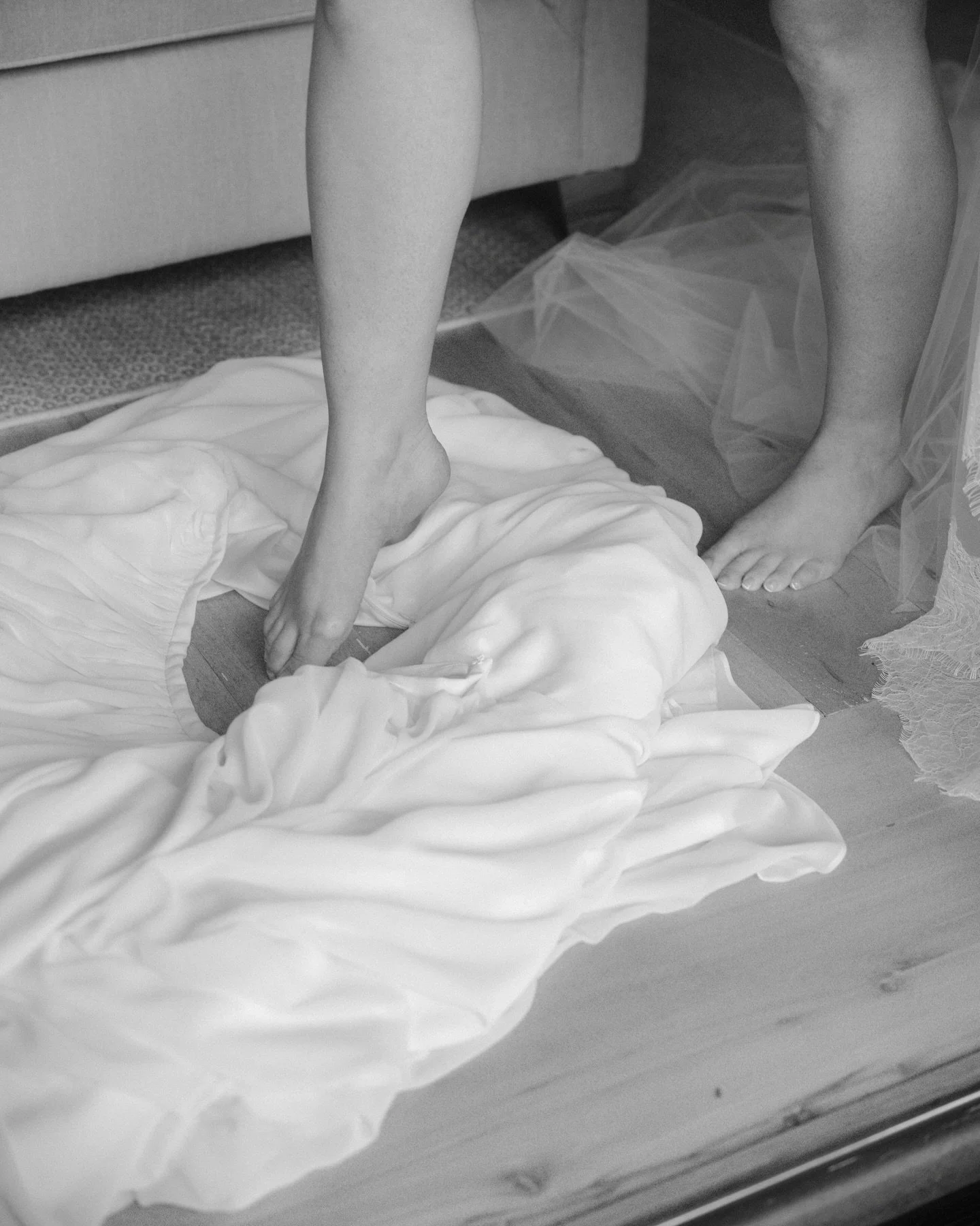 Brides, this is your sign to take a little time for some getting ready bridal portraits. I often hear on consult calls getting ready photos aren&rsquo;t a priority for couples, which is totally fine! I think I&rsquo;ve gotten stuck in the mindset as 