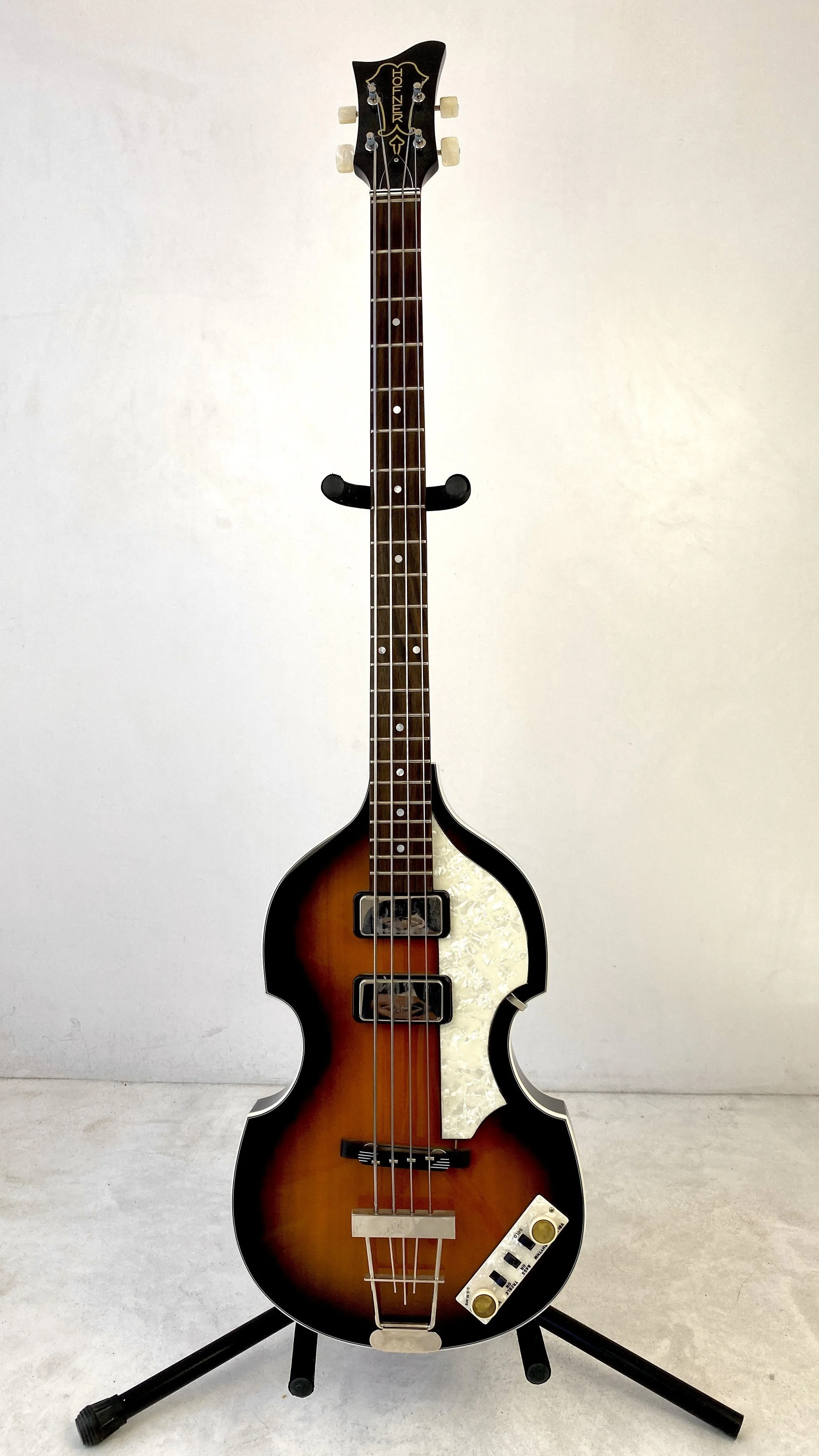 Höfner 500/1 Bass. Heard extensively on Freedom Fry's albums.