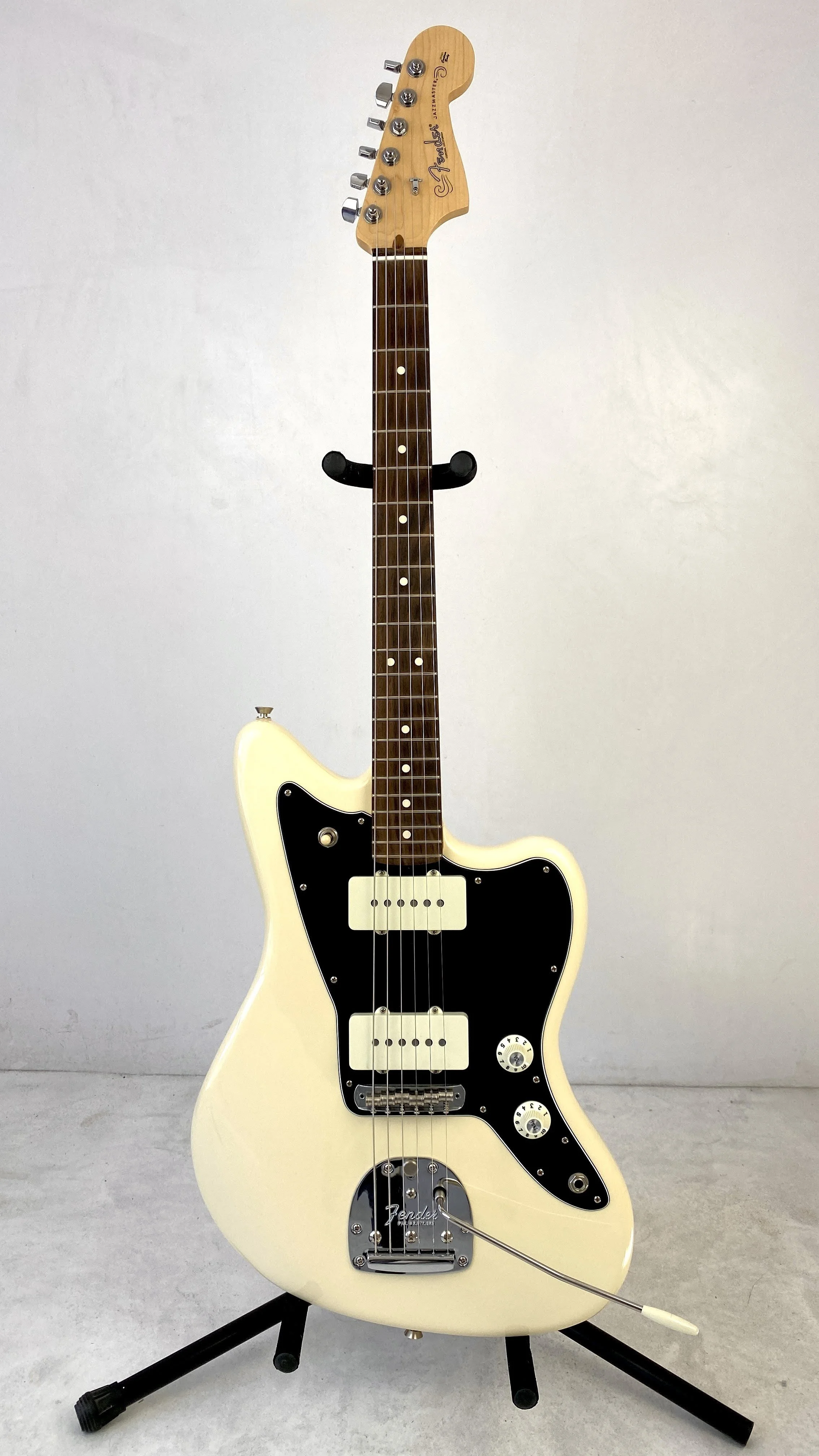 Fender American Professional Jazzmaster. Heard on Freedom Fry's L' Invitation & more.