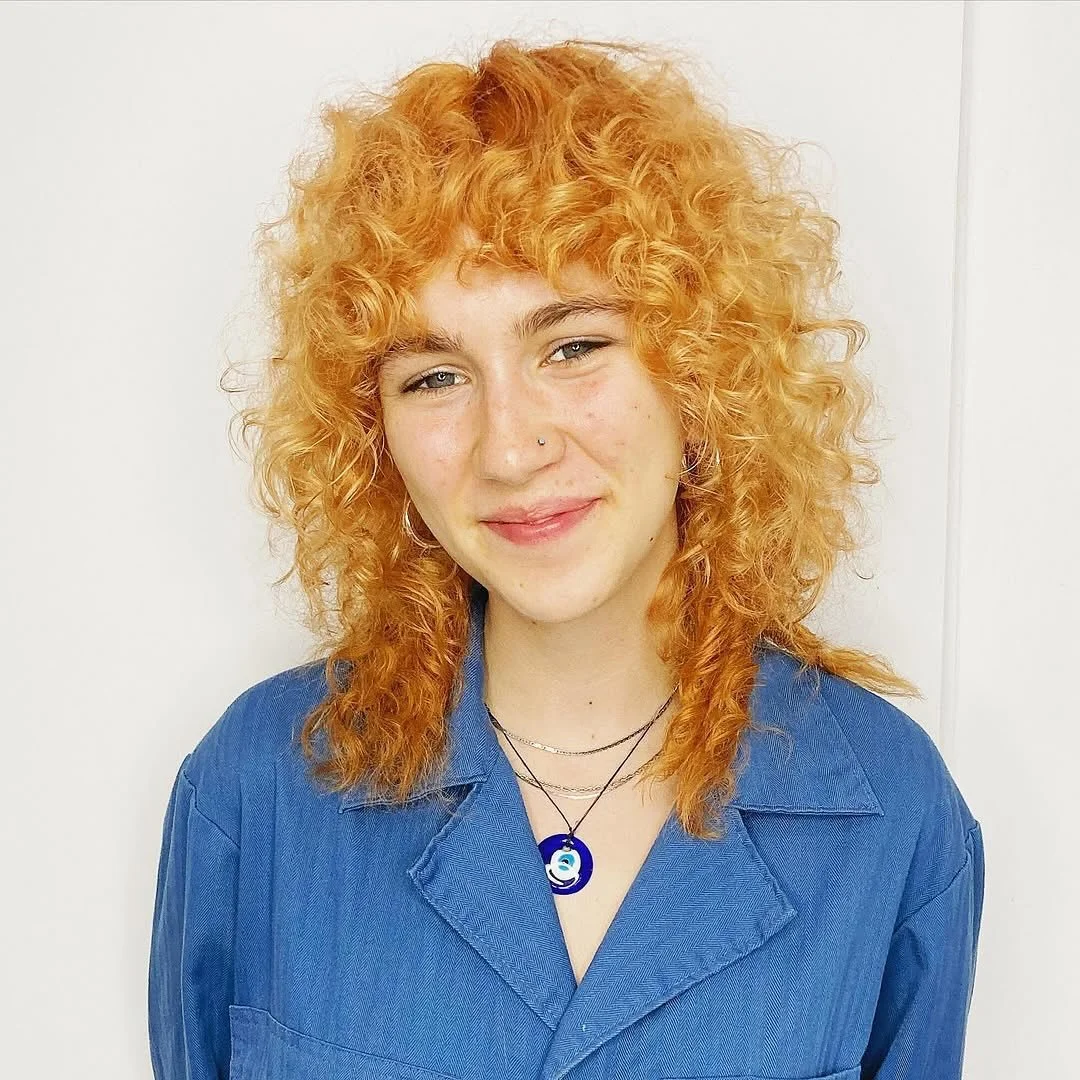 sweetest strawberry blonde paint job and a lil shape up of a razor cut shag by @ellienorski ❤️&zwj;🔥✨

check out the stunning transformation and previous midnight blue color this angel had🦋🩵

&bull;
&bull;
&bull;
&bull;
 #strawberryblonde #peachha