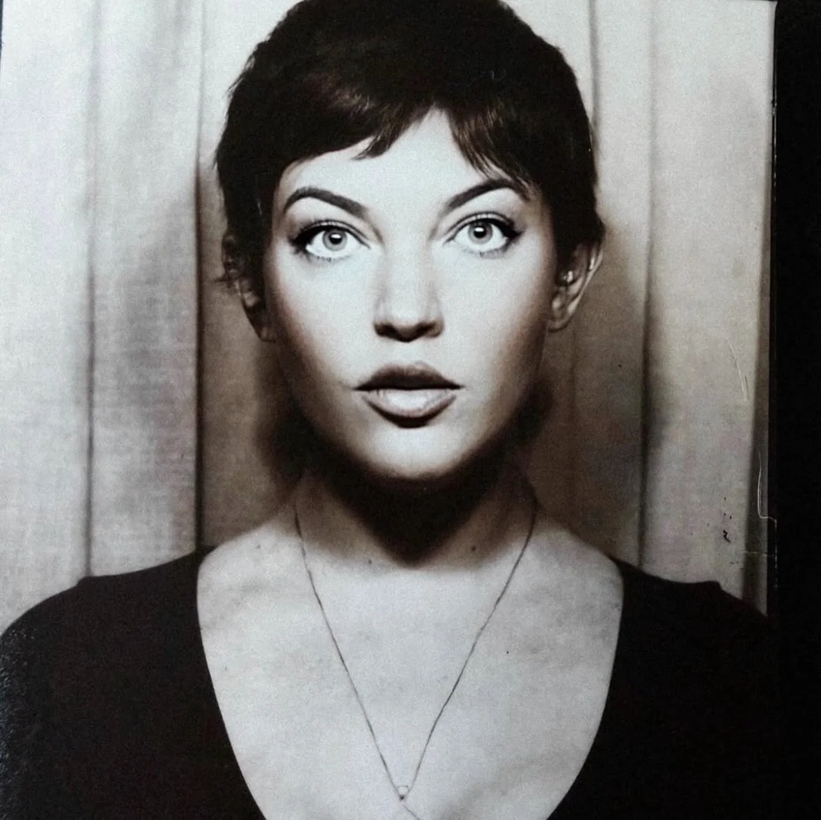 Soft + Effortless ✨ Cuts by @ellienorski 

#edosalon #edosalonandgallery #razorcut #bayareahairstylist #sanfrancisco