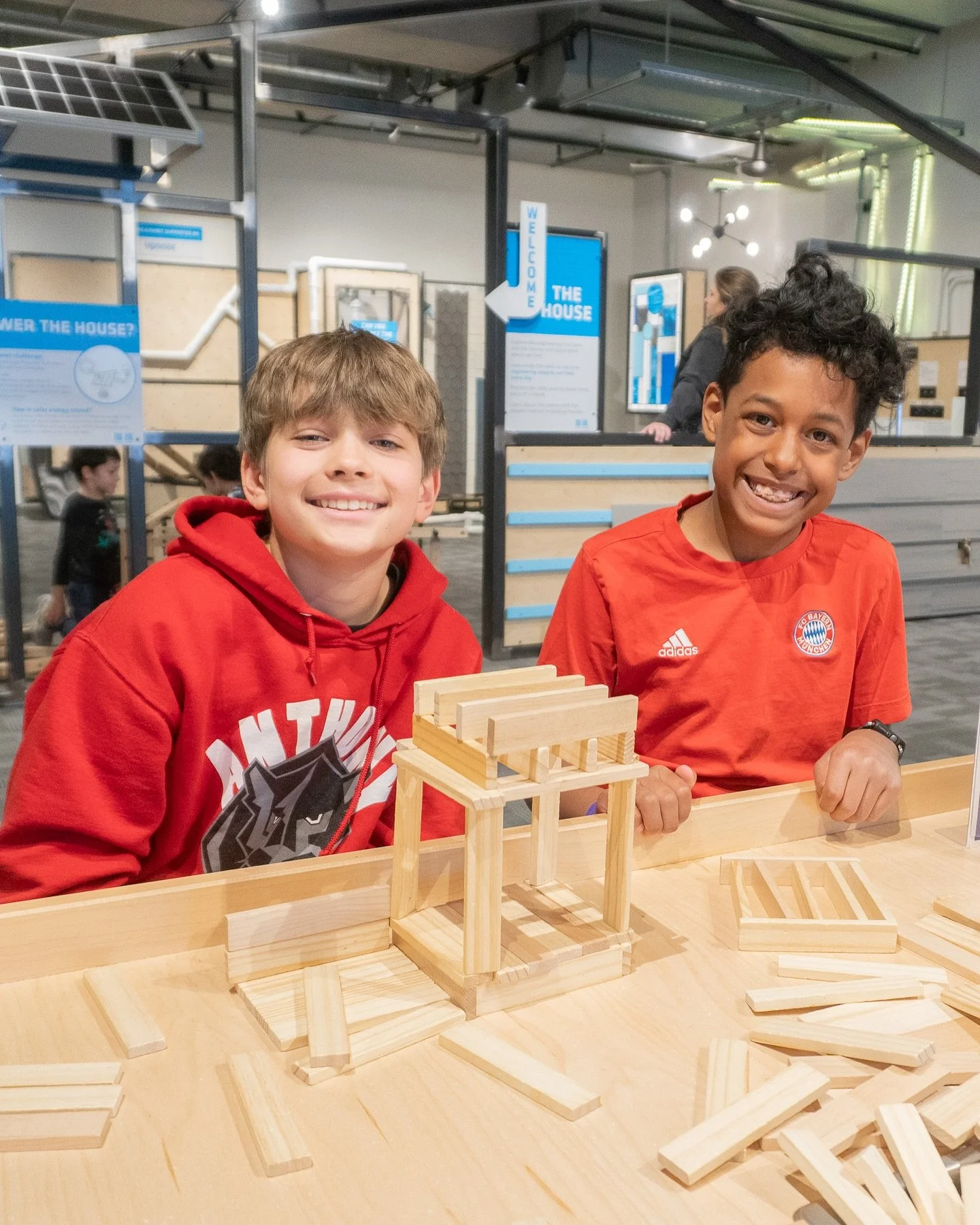 Enjoy extra open hours this week during MEA break! We will be open from 10 a.m. to 4 p.m. October 15-17 in addition to our regular open hours.

Stop by for hands-on engineering fun!