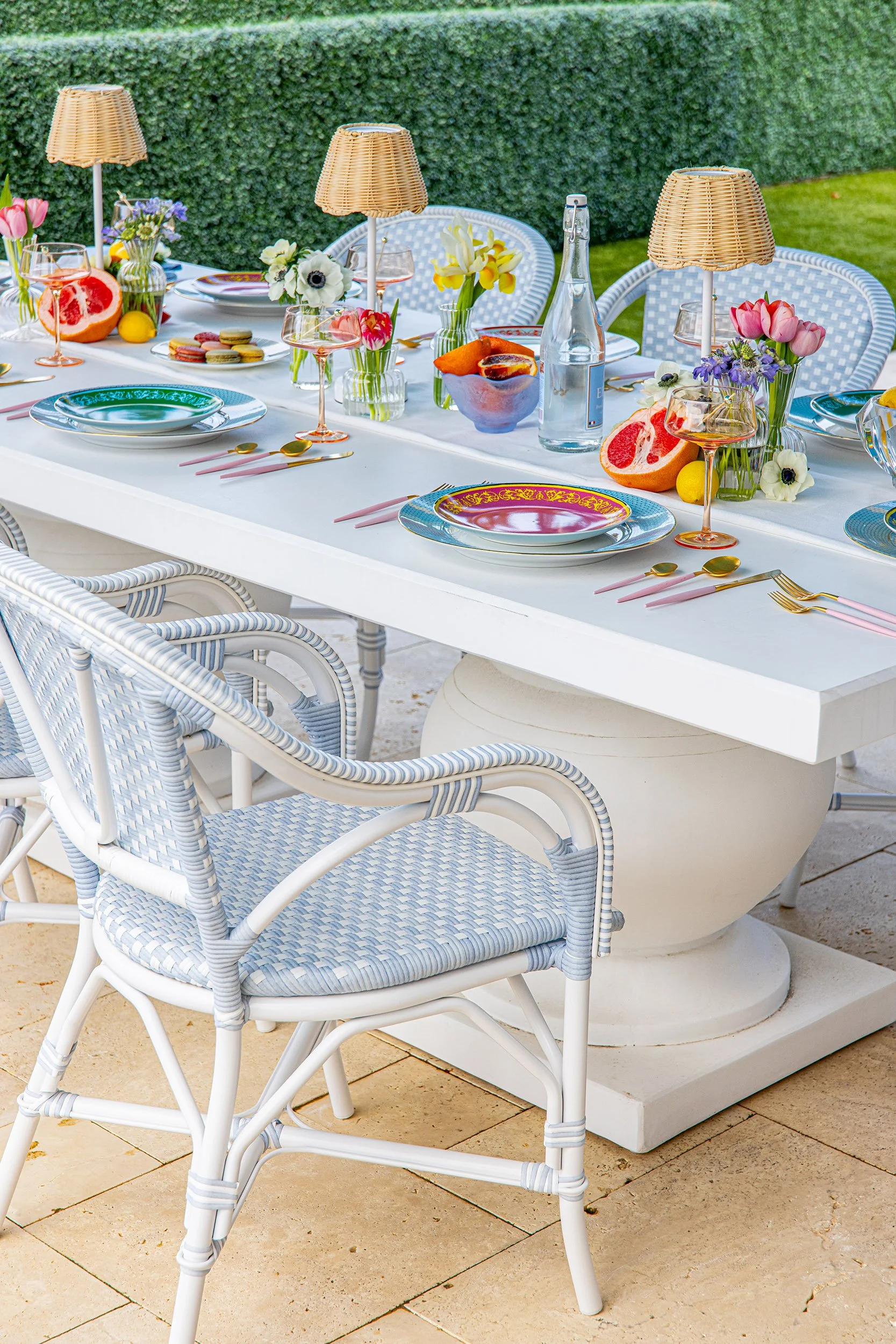dana-wiseman-shady-oaks-patio-dining-setting.jpg