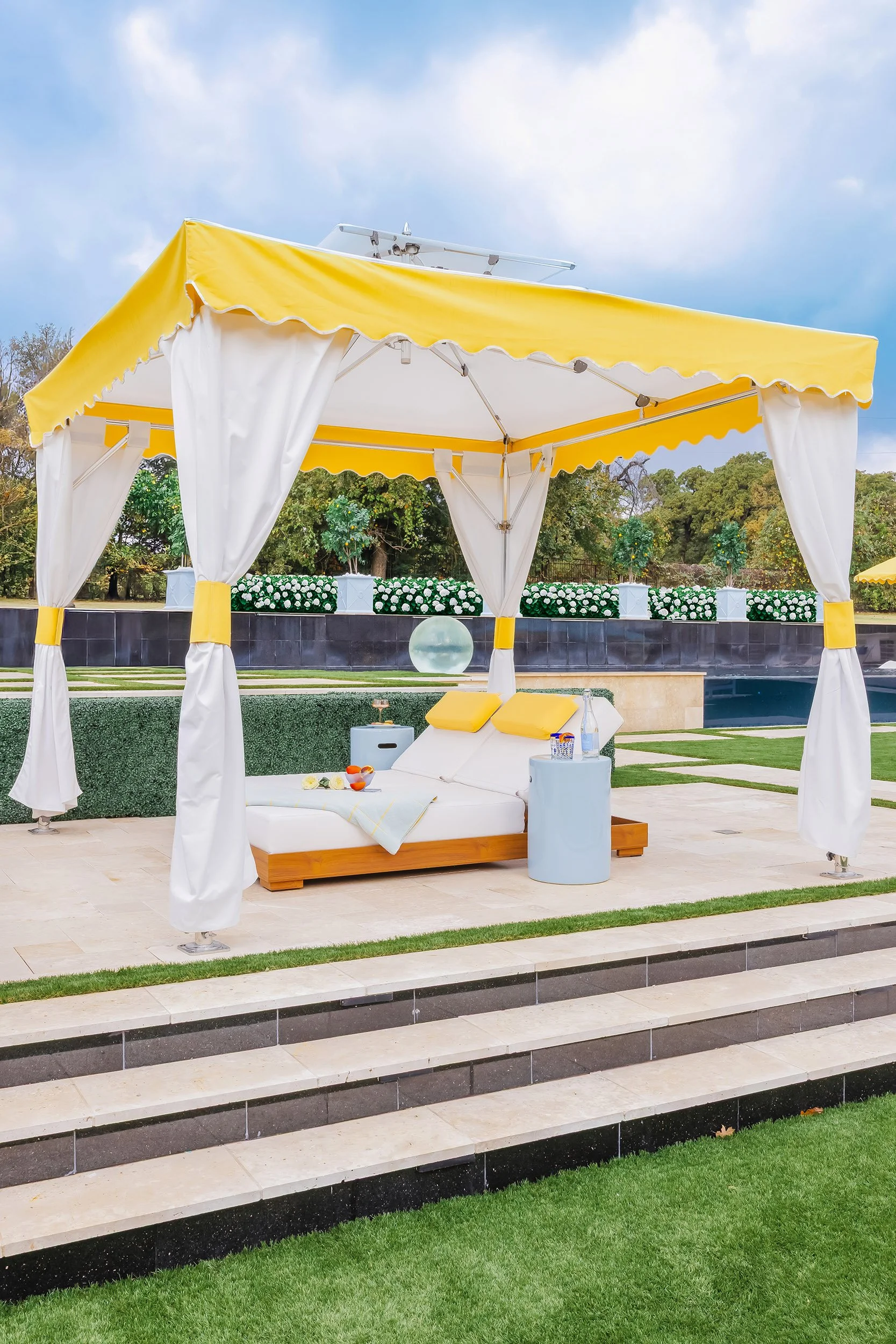 dana-wiseman-shady-oaks-outdoor-daybed.jpg