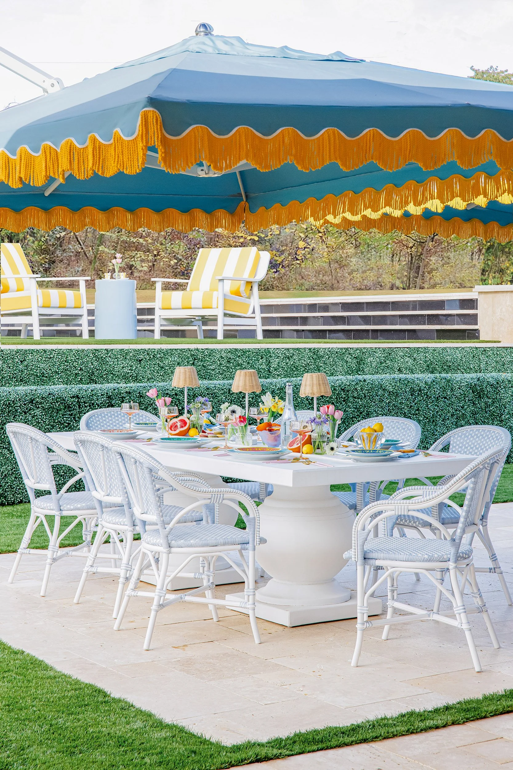 dana-wiseman-shady-oaks-fringe-umbrella-dining.jpg