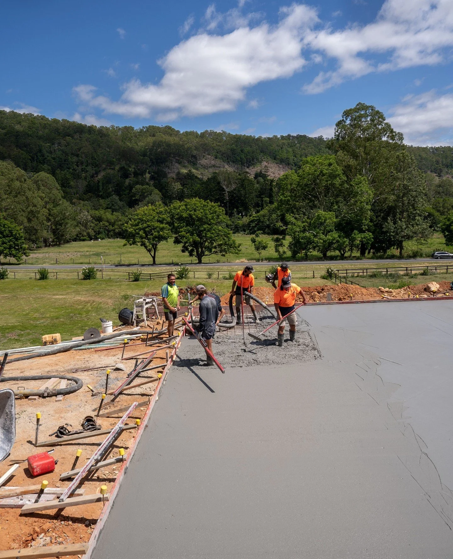 More stills from our recent Canungra pour 🐴⁠
A burnished slab for a horse barn, finished to the highest standard. Captured by @hipemediaau.