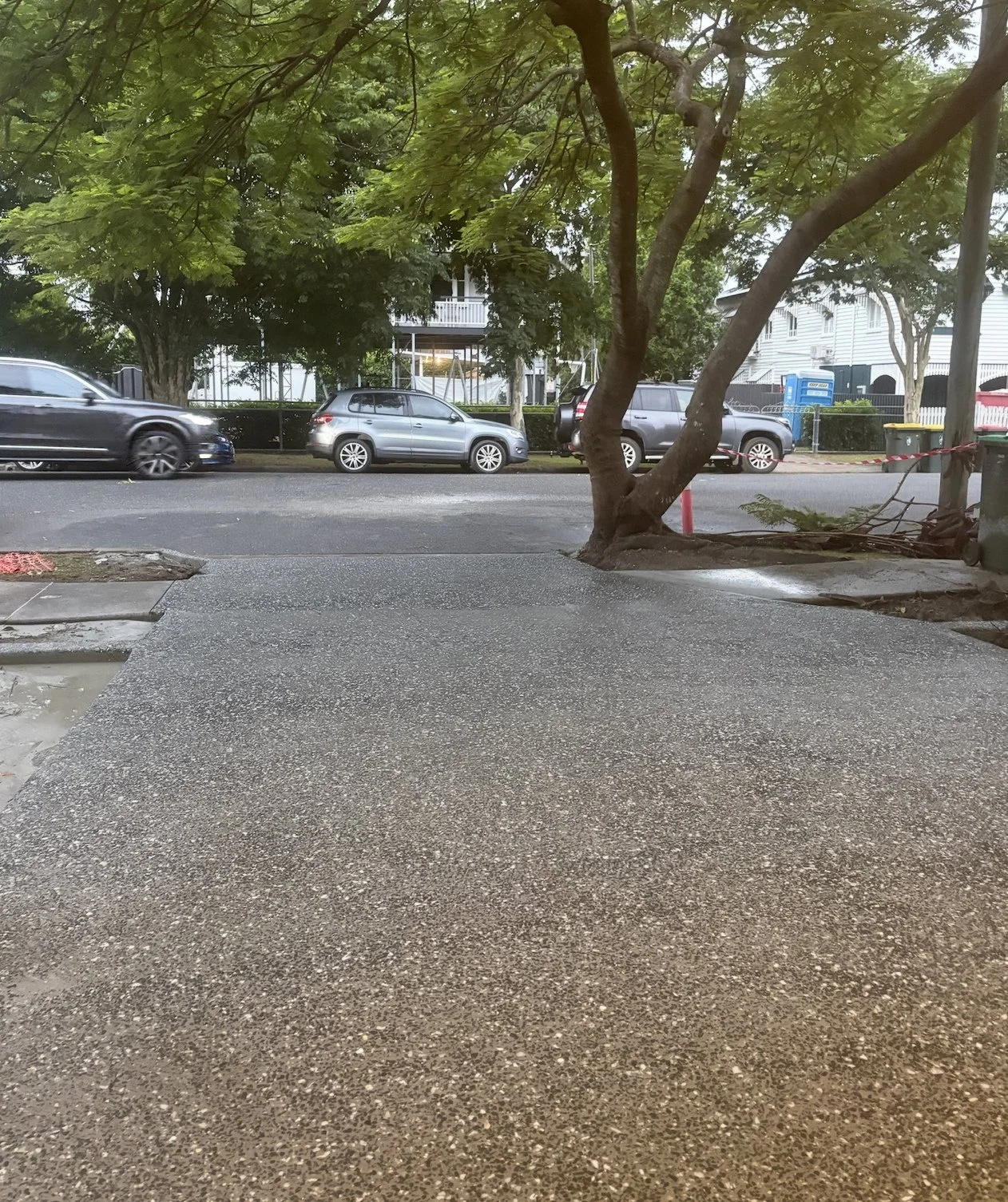 Driveway pour in Palm Beach. Swipe to see the process ➡️⁠
Exposed aggregate finish. The details make the difference.