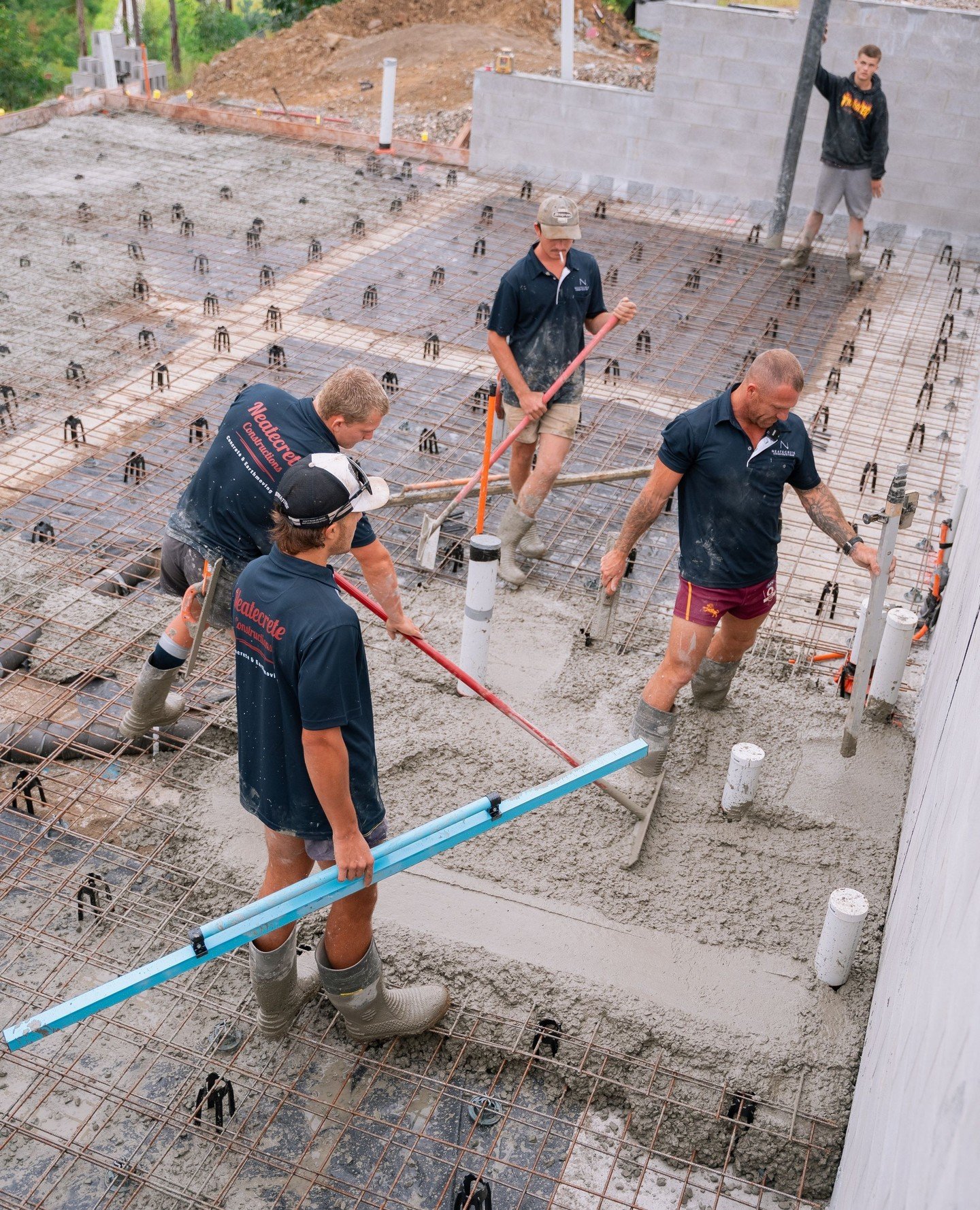 Stills from this house slab pour in Worrongory. A big day on site with the crew, getting the foundation right from the ground up.⁠
📷️ @hipemediaau