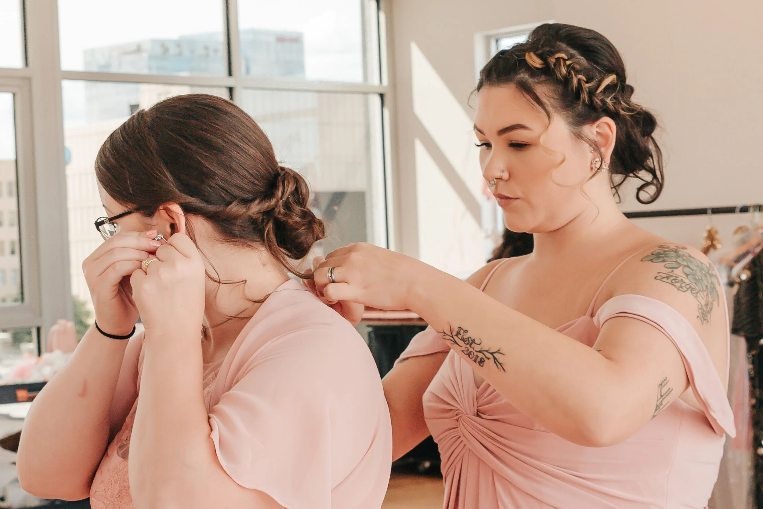 IMG_7454BridesmaidsGettingReady-Motion.jpg