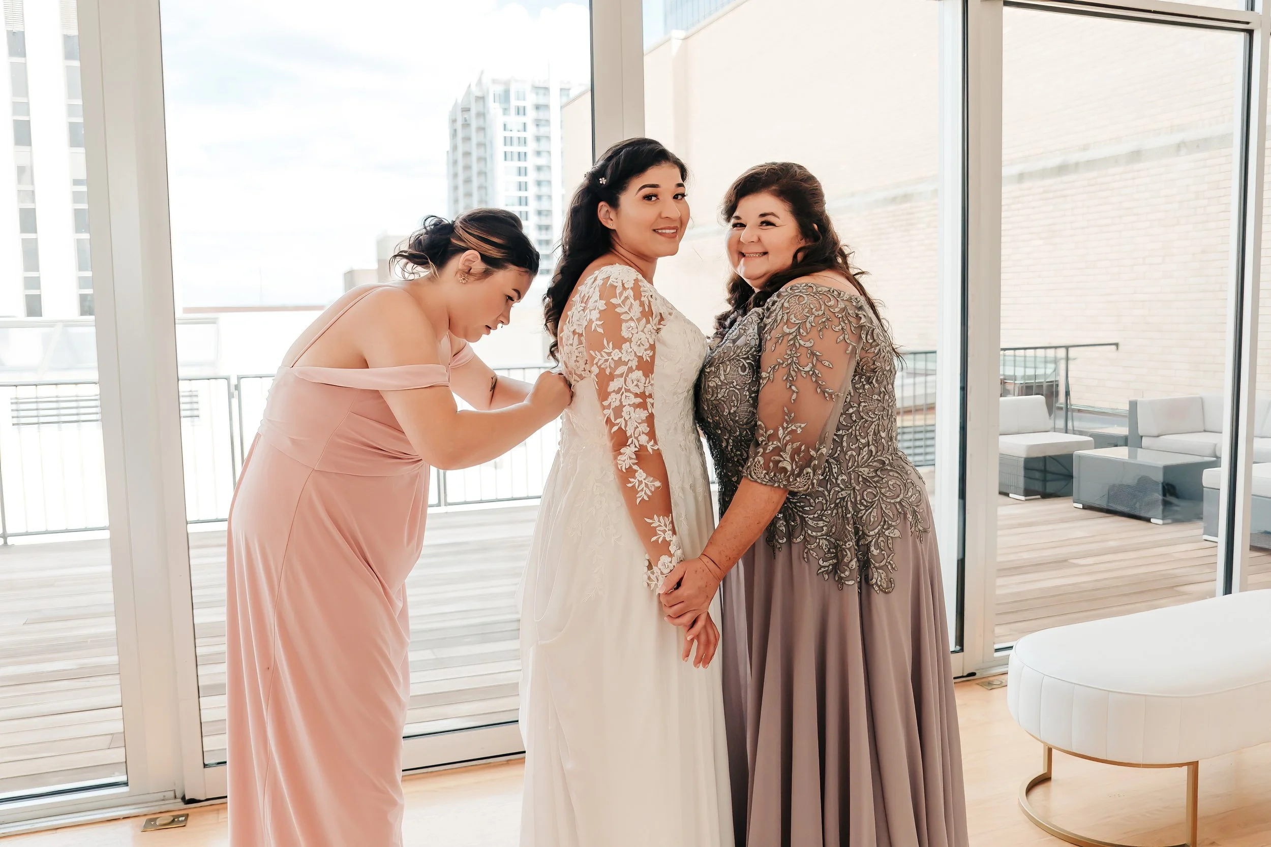 IMG_7534BridesmaidsGettingReady-Standard.jpg