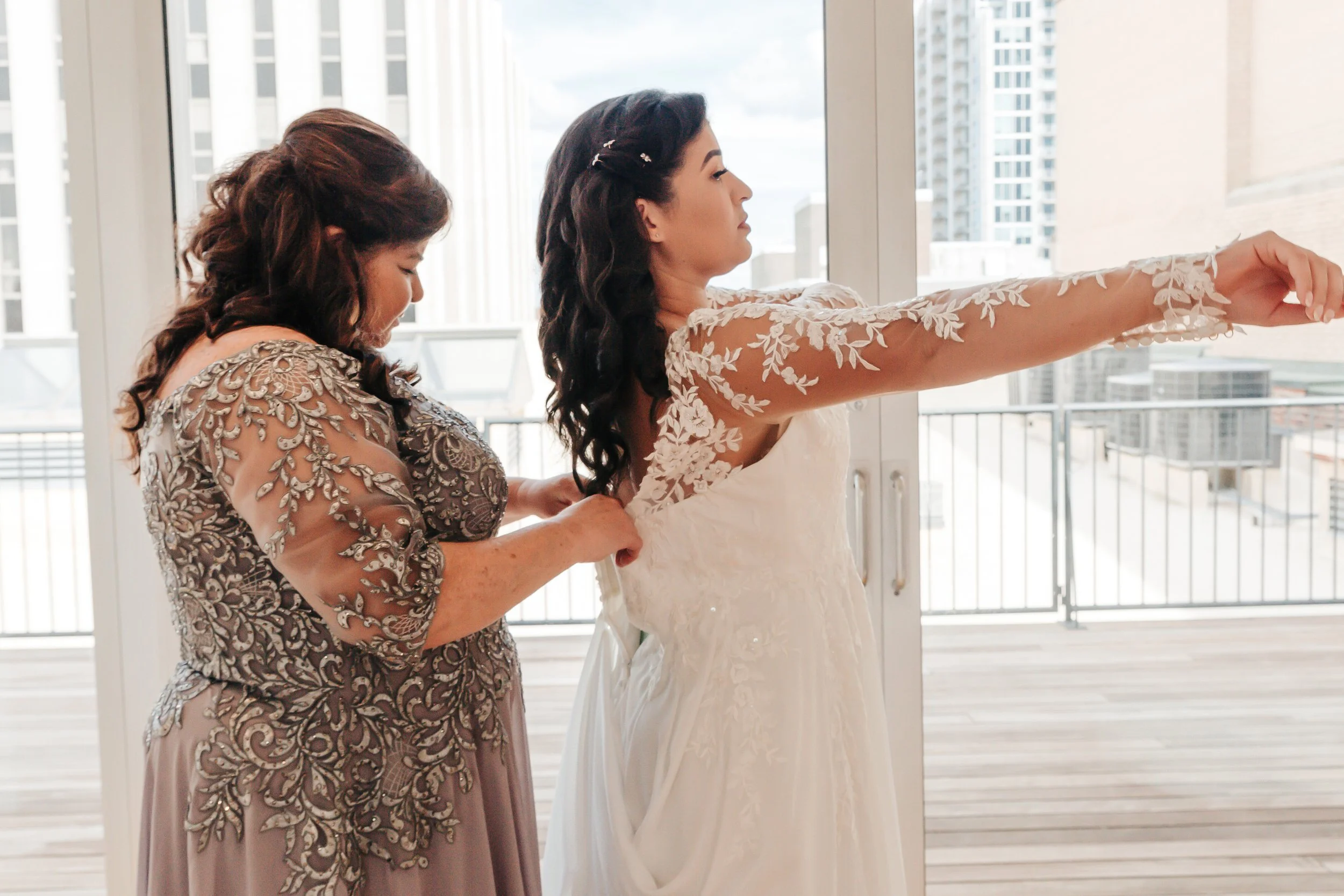 IMG_7505BridesmaidsGettingReady-Motion.jpg