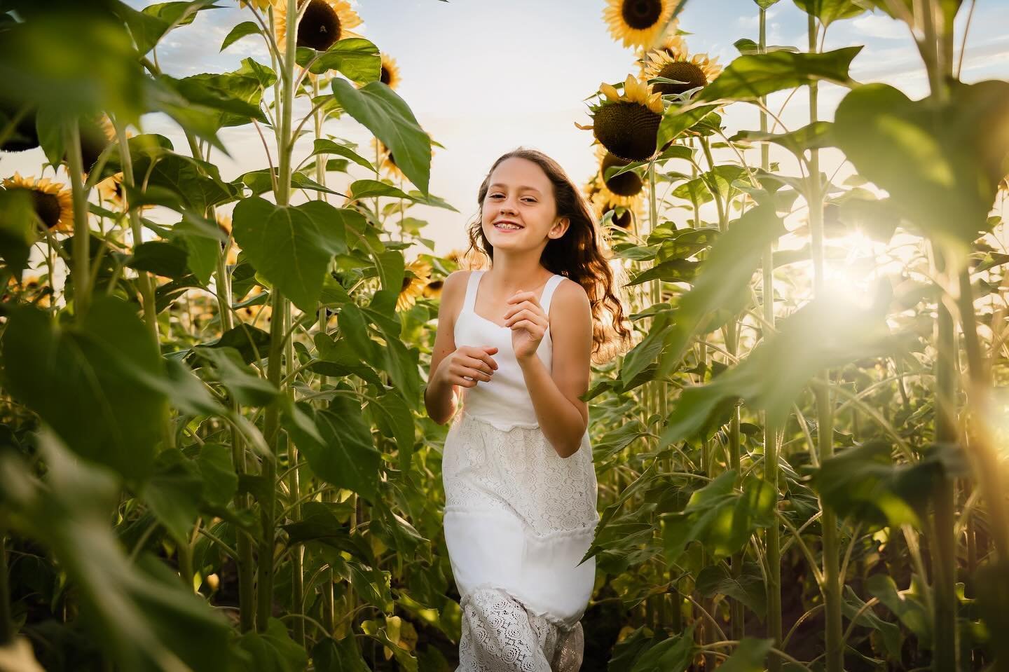 Only 𝐓𝐖𝐎 spots left for May 18th&mdash;SUNFLOWER MINIS 🌻

Info and booking link in the bio. 

𝐖𝐡𝐲 𝐜𝐡𝐨𝐨𝐬𝐞 𝐚 𝐬𝐮𝐧𝐟𝐥𝐨𝐰𝐞𝐫 𝐩𝐡𝐨𝐭𝐨𝐬𝐡𝐨𝐨𝐭?

Sunflowers make any picture appear like it&rsquo;s straight out of a fantasy, making th