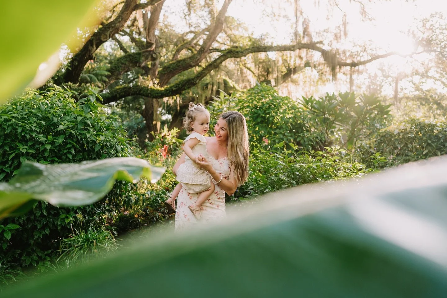 Gentle moments 

&bull;

#orlandophotographer #orlandofamilyphotographer #floridafamilyphotographer #floridaphotographer #meadbotanicalgardens #winterparkphotographer