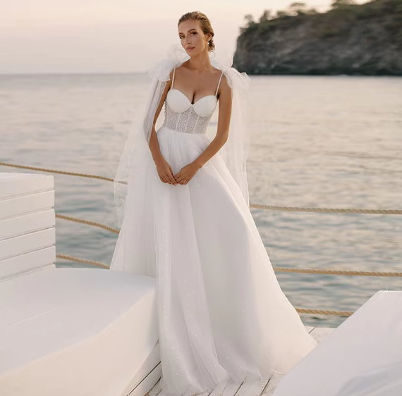 Straps, Corset Bodice, Neckline: Sweetheart, Fabric: Minimalist