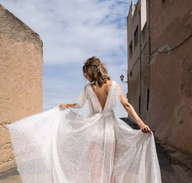 Sleeves, Open Back, Fabric: Tulle