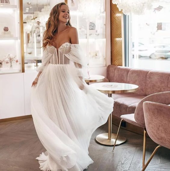 Sleeves, Neckline: Sweetheart, Corset Bodice, Neckline: V-Neck, Fabric: Tulle