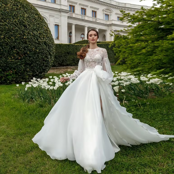 Neckline: illusion, Sleeves, Fabric: Lace, Leg Split