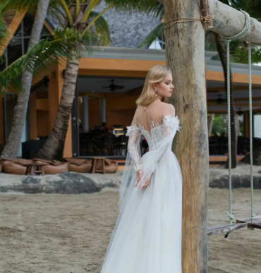 Fabric: Lace, Fabric: Tulle, Sleeves
