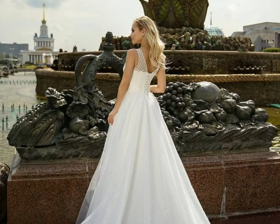 Straps, Corset Back, Fabric: Minimalist