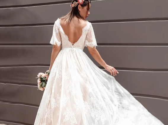 Sleeves, Open Back, Fabric: Lace