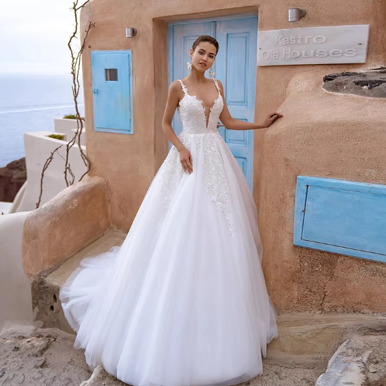 Straps, Neckline: V-Neck, Fabric: Lace