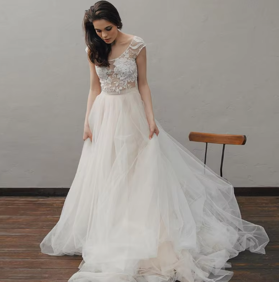 Neckline: Round, Fabric: Lace, Fabric: Tulle
