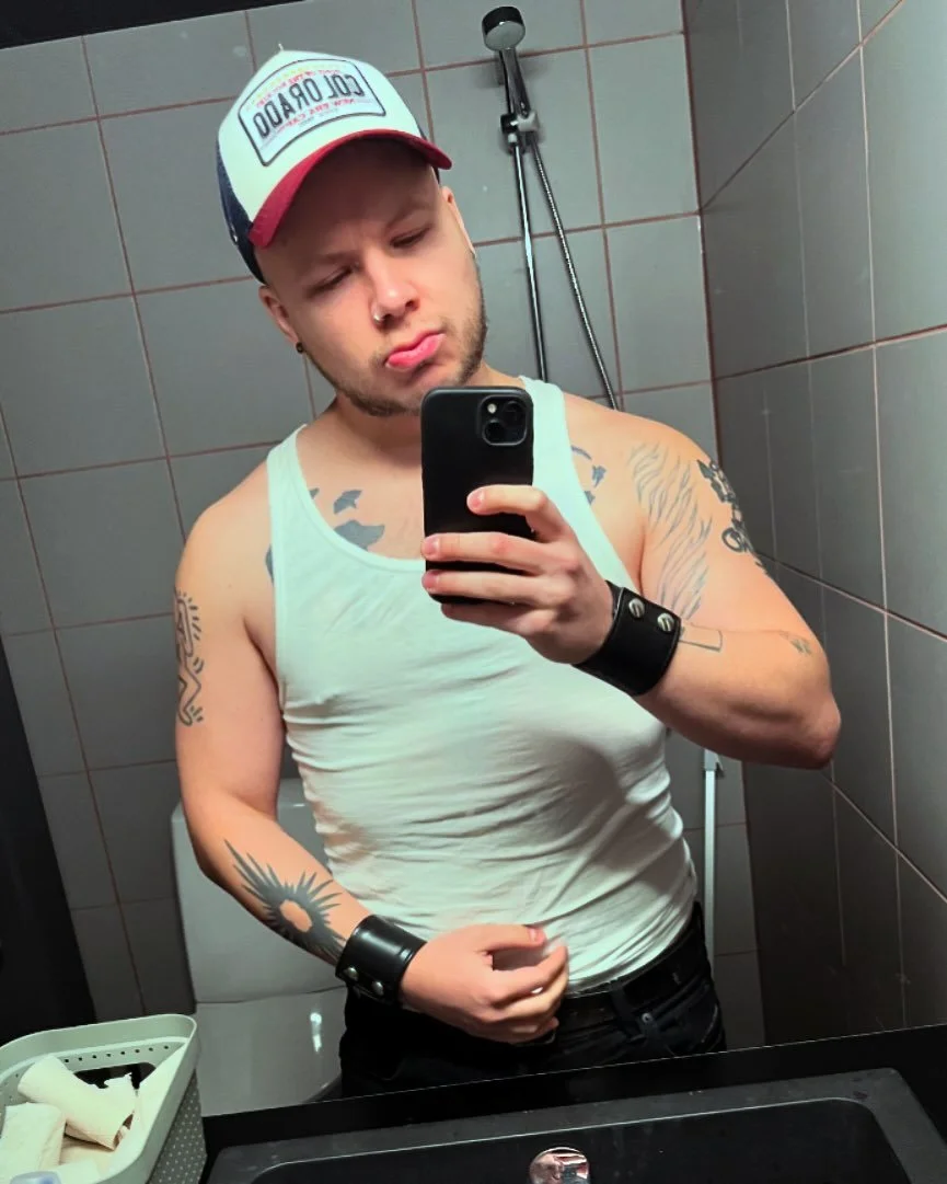 Looking like a hard techno DJ but my heart and soul is as gay pop as Gaga kiking with Donna Summer in Folsom 🦄🐵 #gayman #peterjuhan #pop #dj #tattoo #gayinsta #instagay #leather #gaymenwithbeards #gaylife
