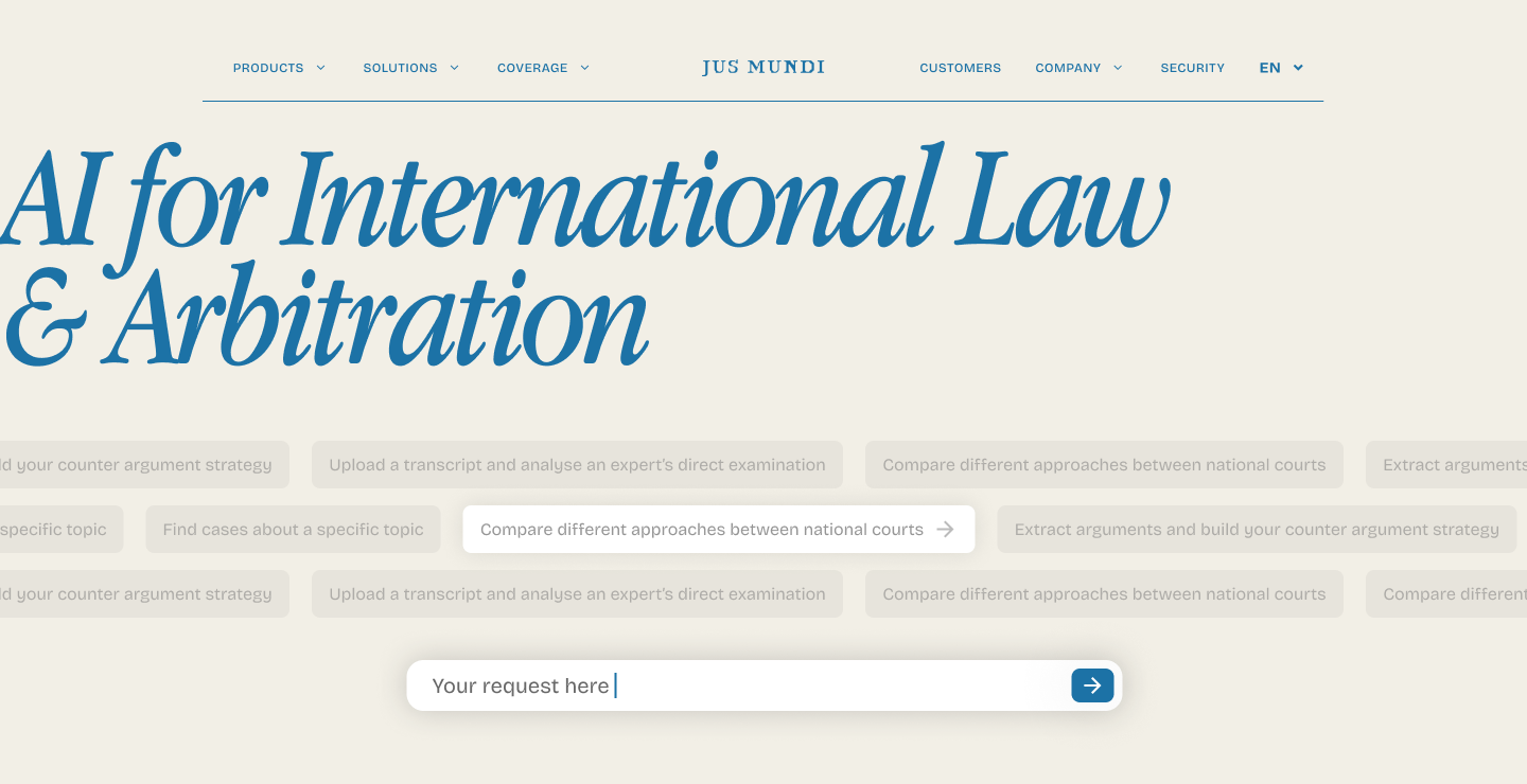 Page d'accueil d'un site web avec un menu principal en haut, le titre 'AI for International Law & Arbitration' en grande police, et un formulaire de requête au centre avec le texte 'Compare different approaches between national courts' et un champ de saisie 'Your request here'.