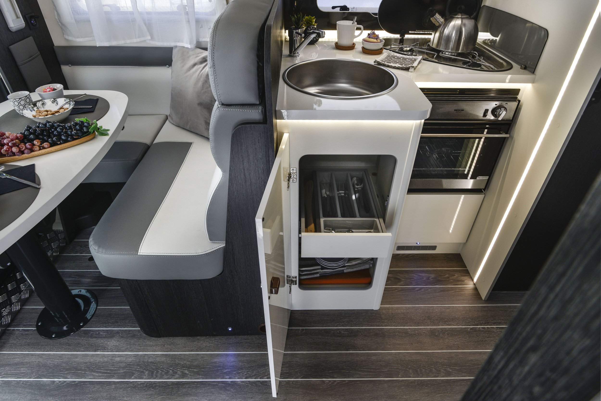 Freedom_Motorhomes_Jura_Internal_RT-Zefiro-685-UK 027.JPG