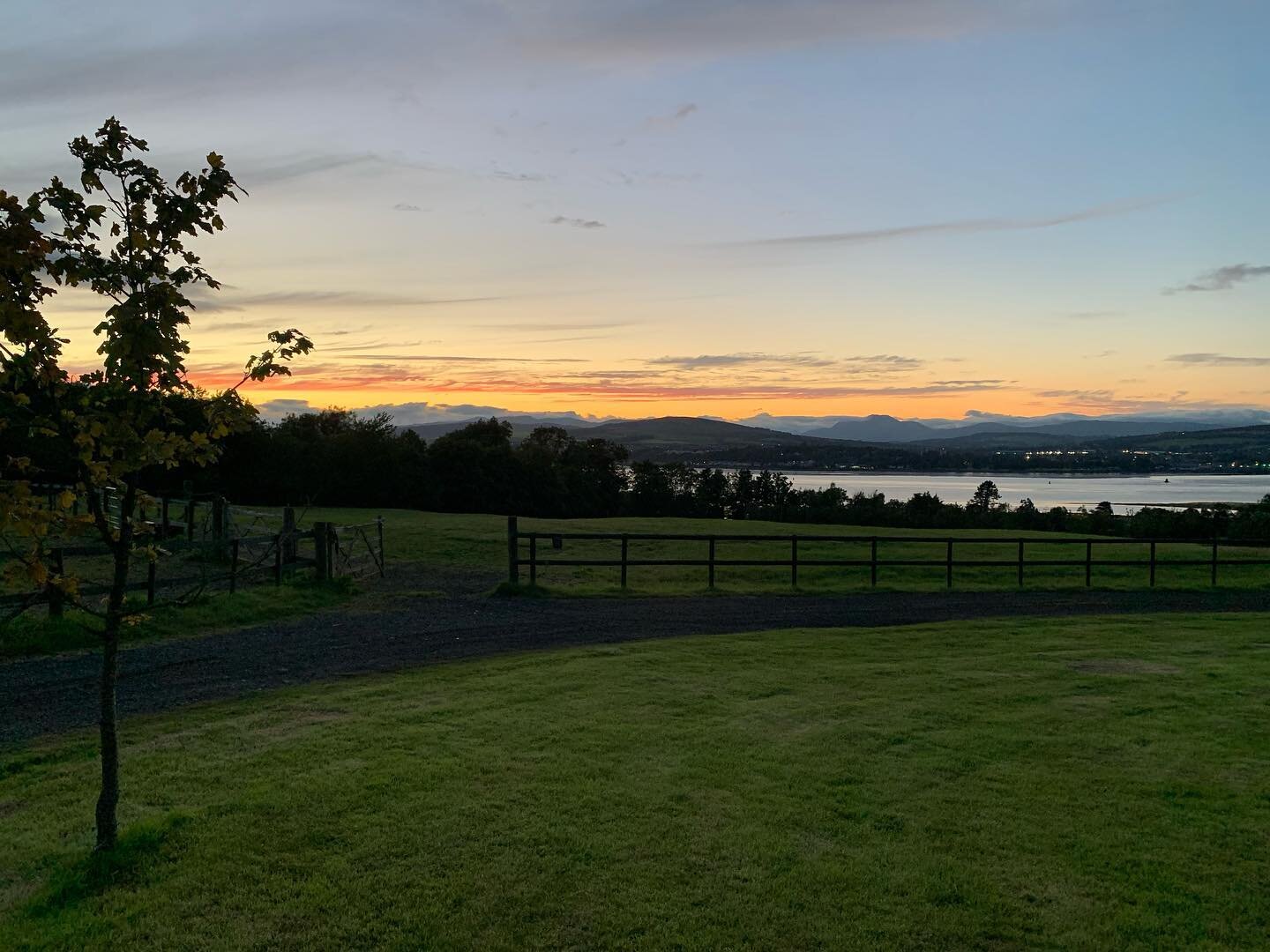 That&rsquo;s the last handover of the day complete, the clients driving off in to the sunset to explore Scotland, first stop at a site by Loch Lomond.
We can always offer flexible collection times, so if your arriving on an evening flight, just let u