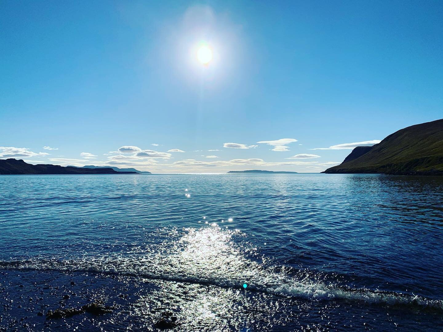 This is the bay at @glenbrittlecampsite , Isle of Skye! 
Such a raw beautiful location, so peaceful and tranquil!
.
.
.
.
#newmotorhome #motorhomeforhire  #freedommotorhomes #freetoexplore #freetoroam #freetobe #freedom  #findyourfreedom #freedommoto
