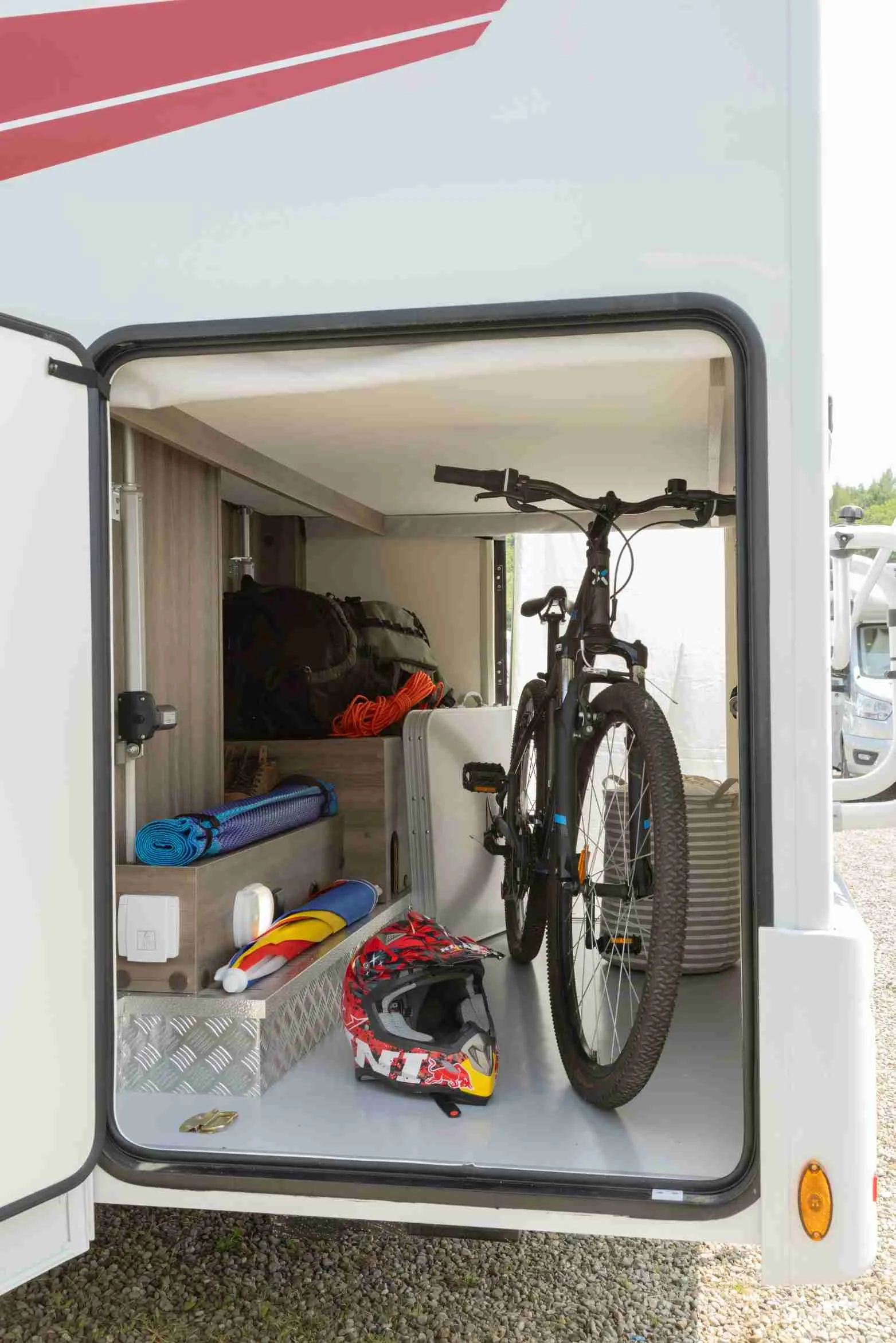 Garage (Islay - Roller Team Kronos Compact 665 Motorhome)