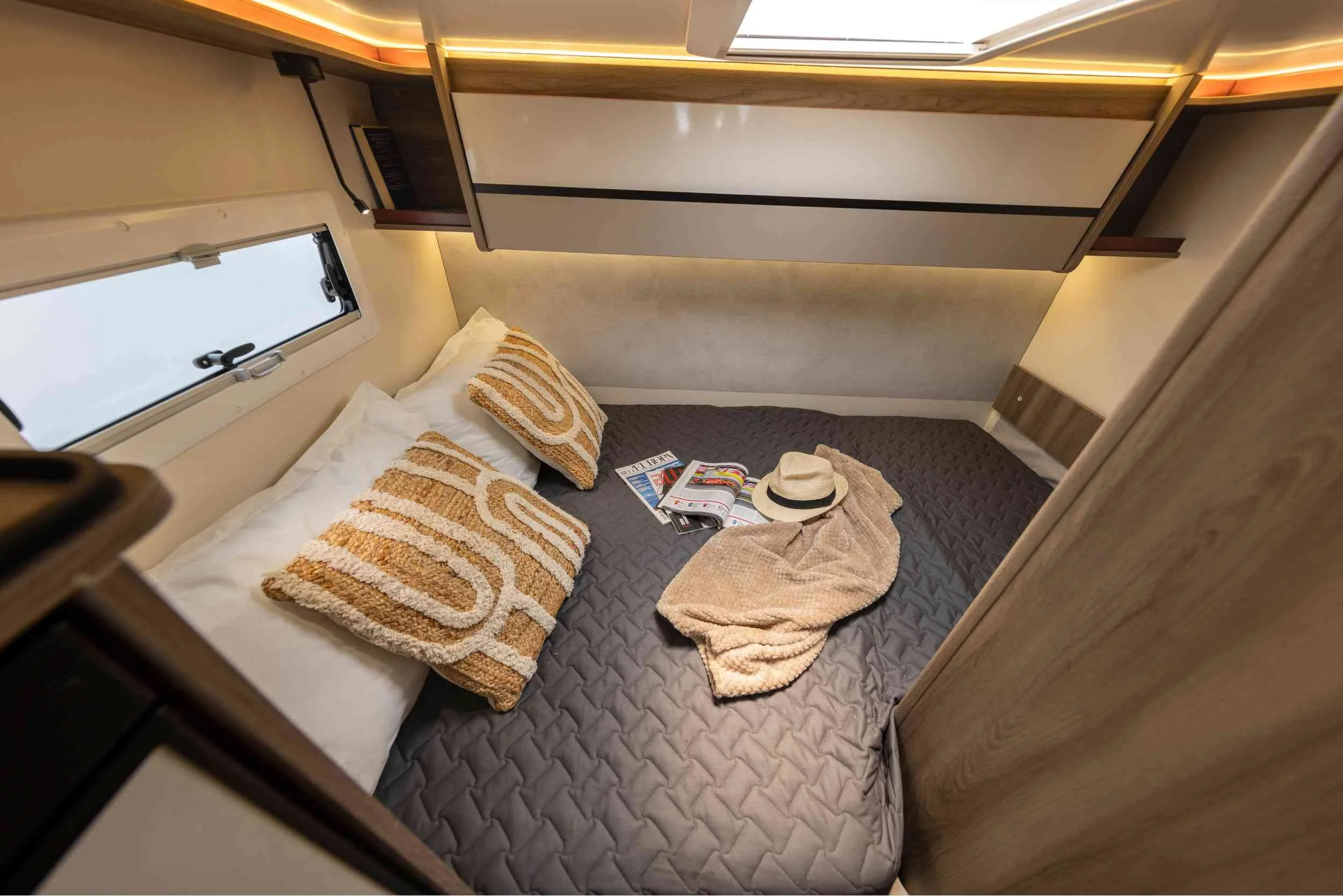 Kronos Compact 665 - 5989 Rear Bed.jpg