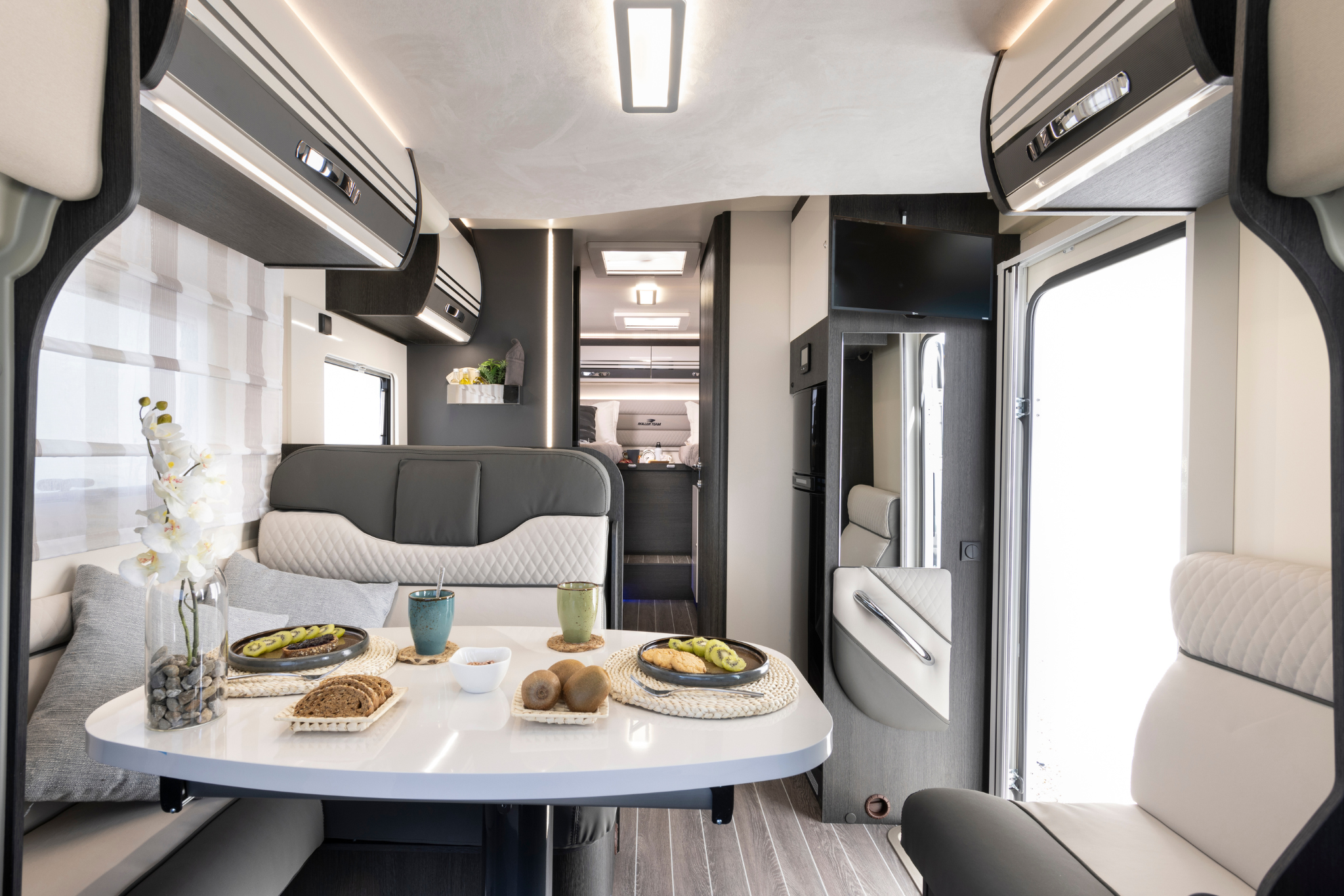 Jura Motorhome - Rollerteam Zefiro 685 - Internal 3.png