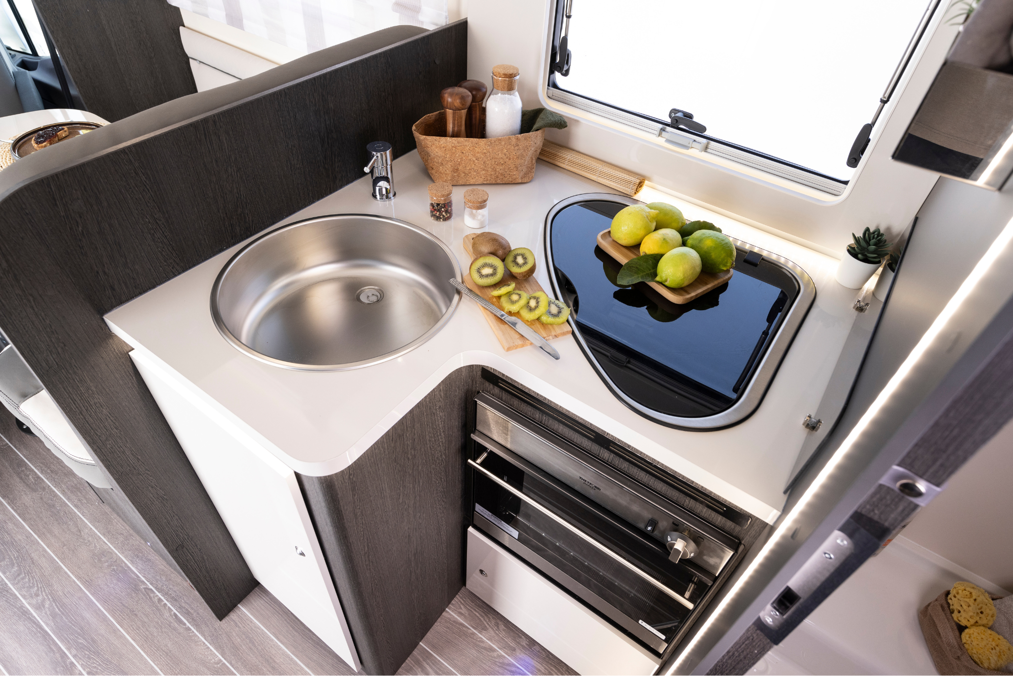 Jura Motorhome - Rollerteam Zefiro 685 - Internal 6.png