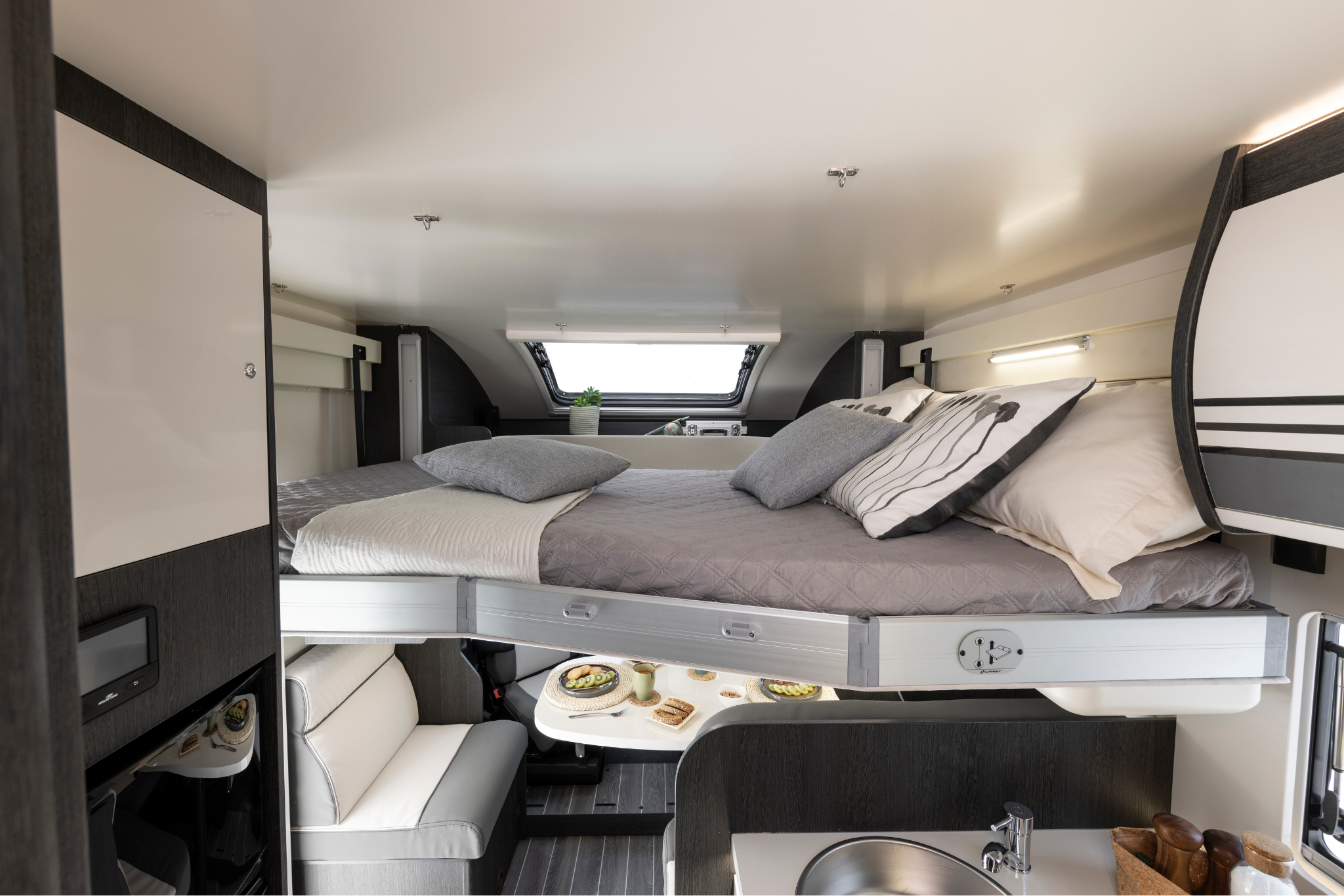 Jura Motorhome - Rollerteam Zefiro 685 - Internal 8.png