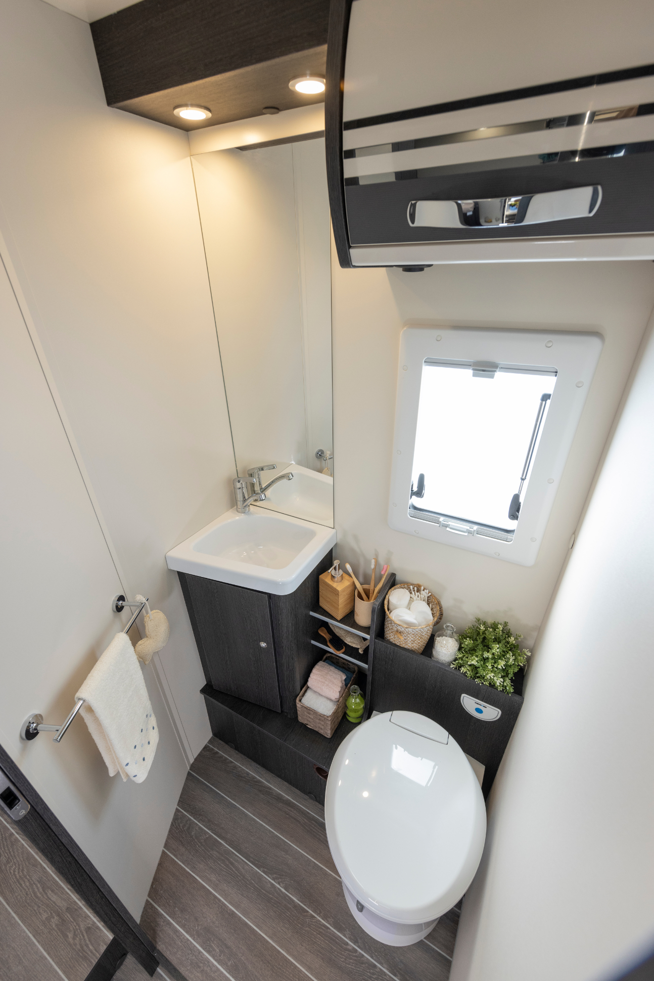 Jura Motorhome - Rollerteam Zefiro 685 - Internal 9.png