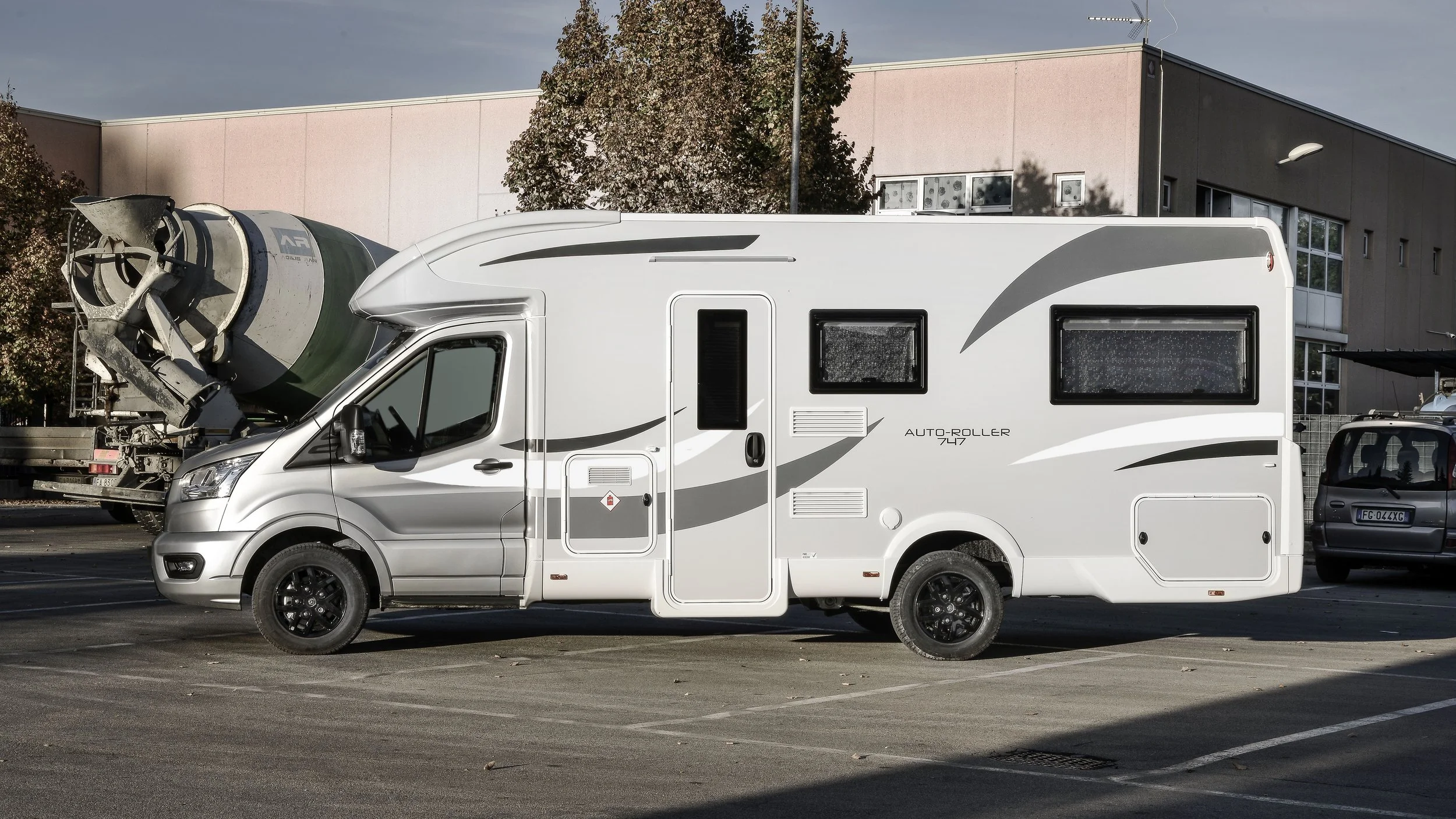 2025 Roller Team Auto-Roller 747