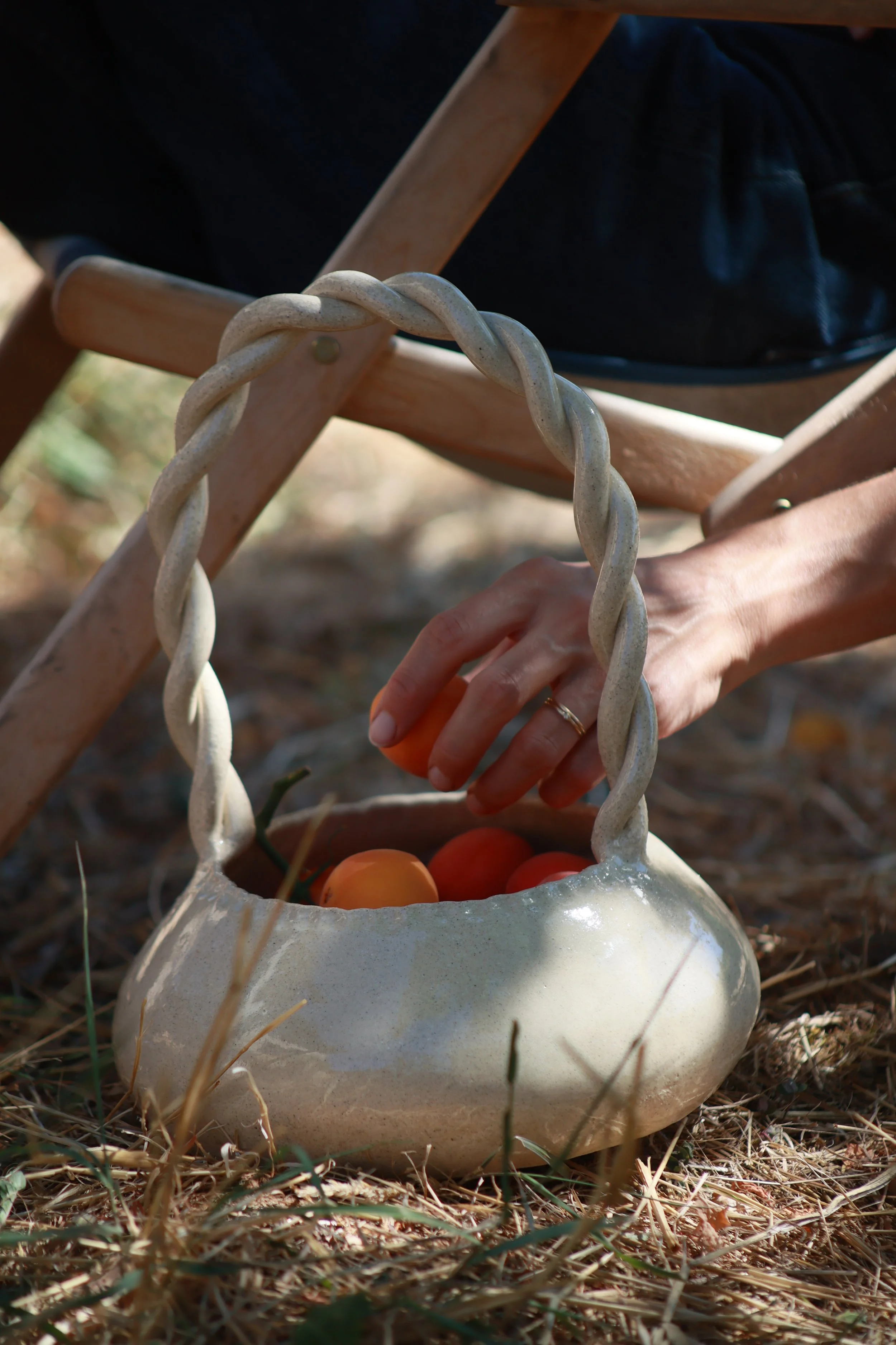 Panier scutella blanc en céramique.JPG