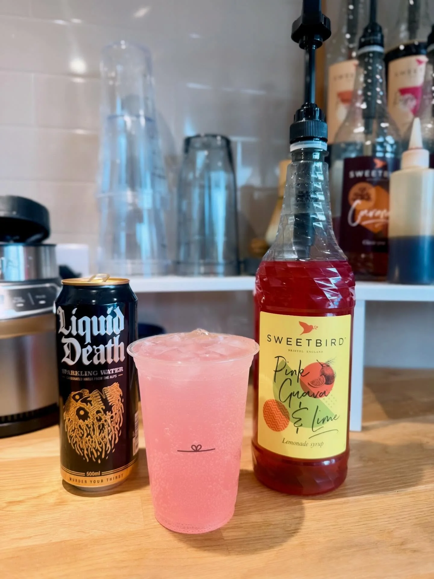 Very Galentines meets Friday 13th🤩 The newest addition of pink lemonade - pink guava and lime😝 Trust me it&rsquo;s tasty!!!

#galentines #friday13th #refreshing #coffeetrailer