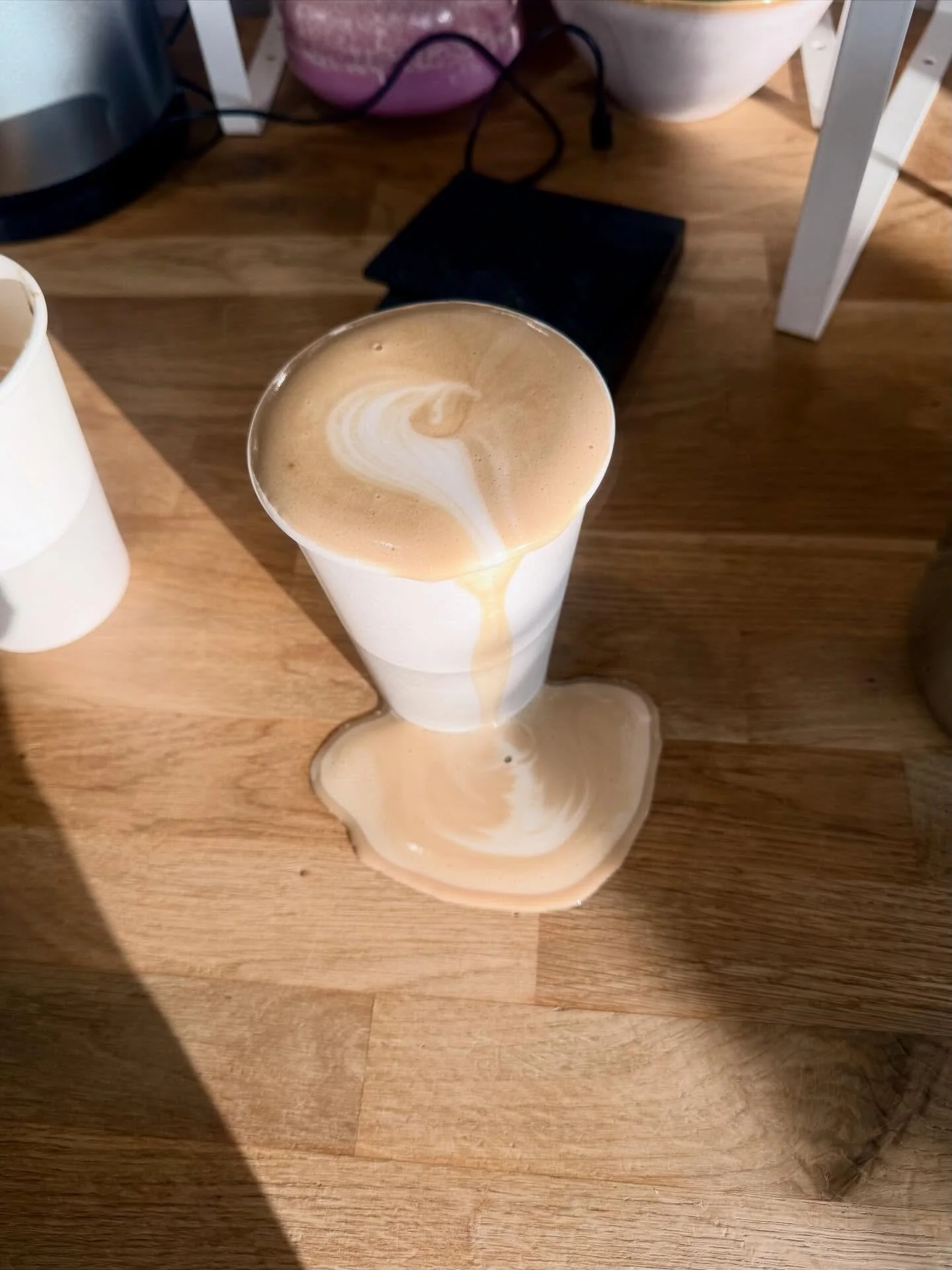 Latte art at it&rsquo;s finest, I shall take my bow🥲 Happy morning everyone!

#coffeeshop #spillage #latteart