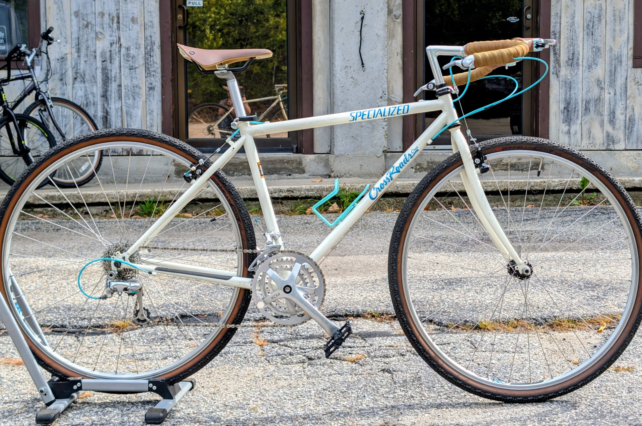 Specialized Crossroads Cruz. Fits like a 54CM. Gravel/XO1 Conversion. Lots of new parts!