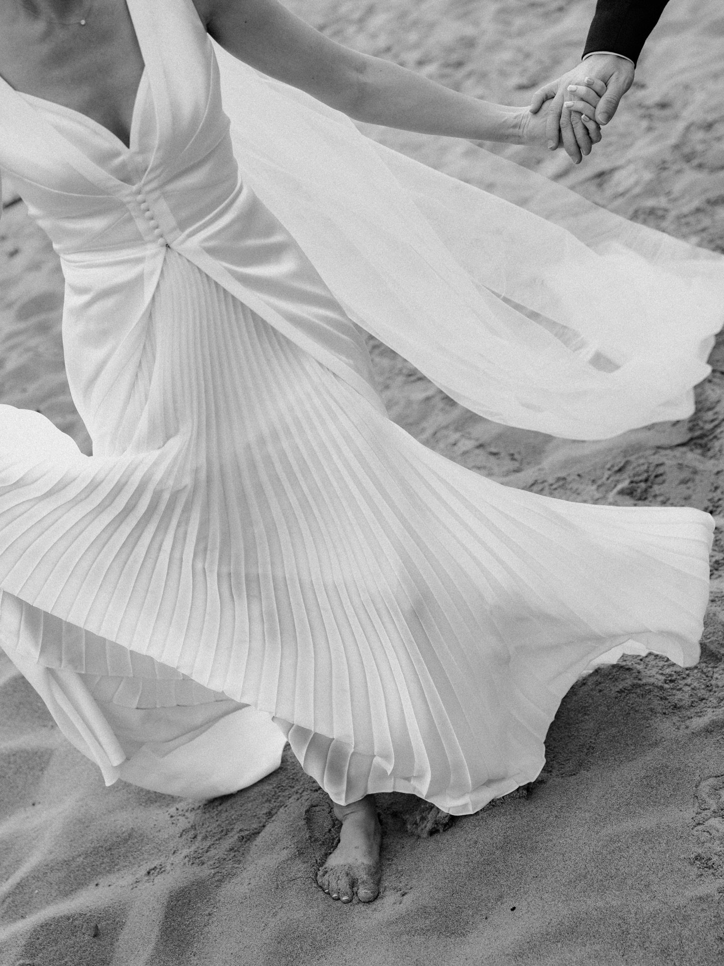 Love on the Chesapeake Bay, in black and white 🤍
⠀⠀⠀⠀⠀⠀⠀⠀⠀
Shot by @paigeelizabethphoto
⠀⠀⠀⠀⠀⠀⠀⠀⠀
📍 CBF Events, beachfront wedding and event venue in Annapolis Maryland